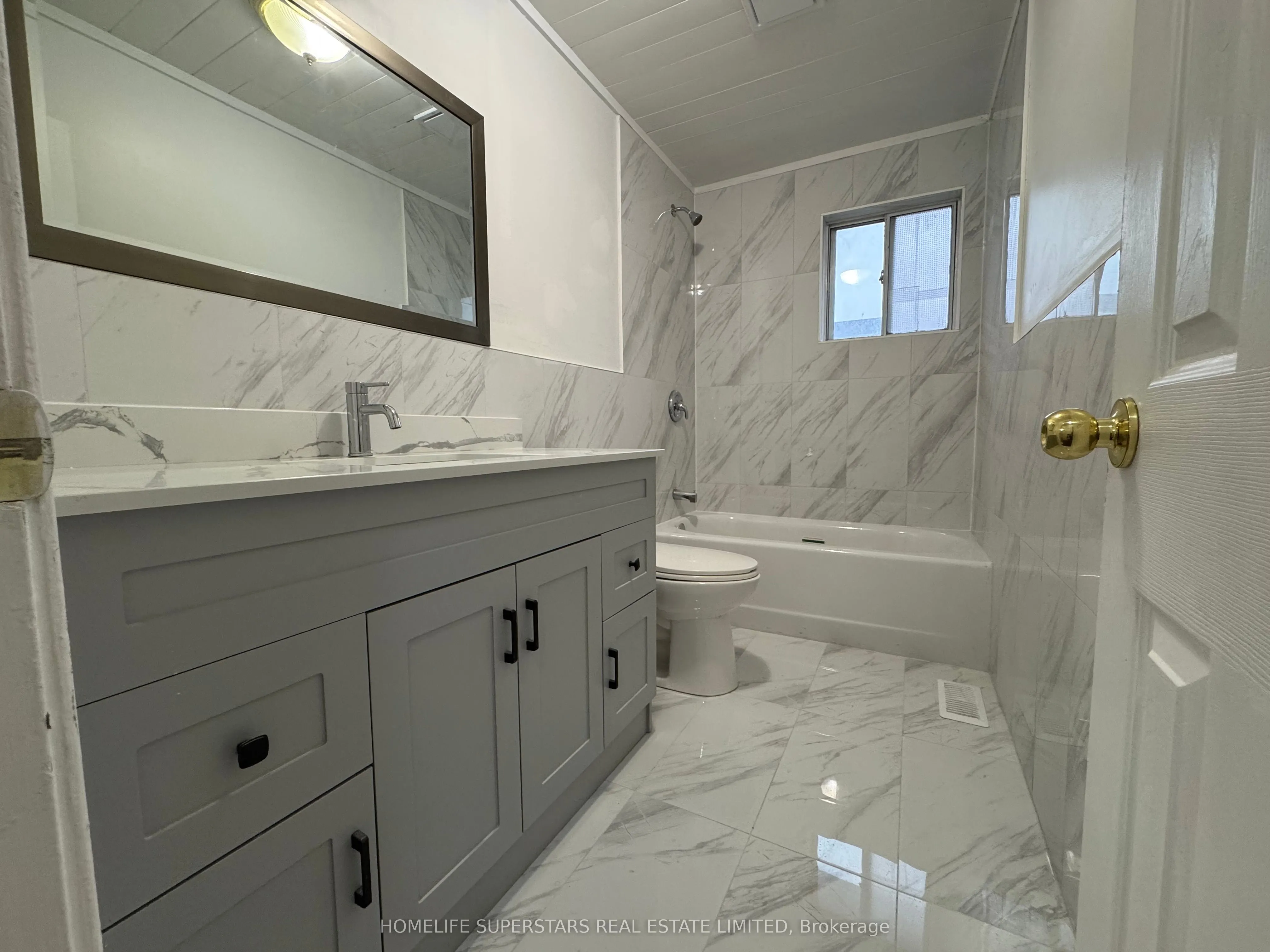 24 Farr Avenue, #(Main Floor)