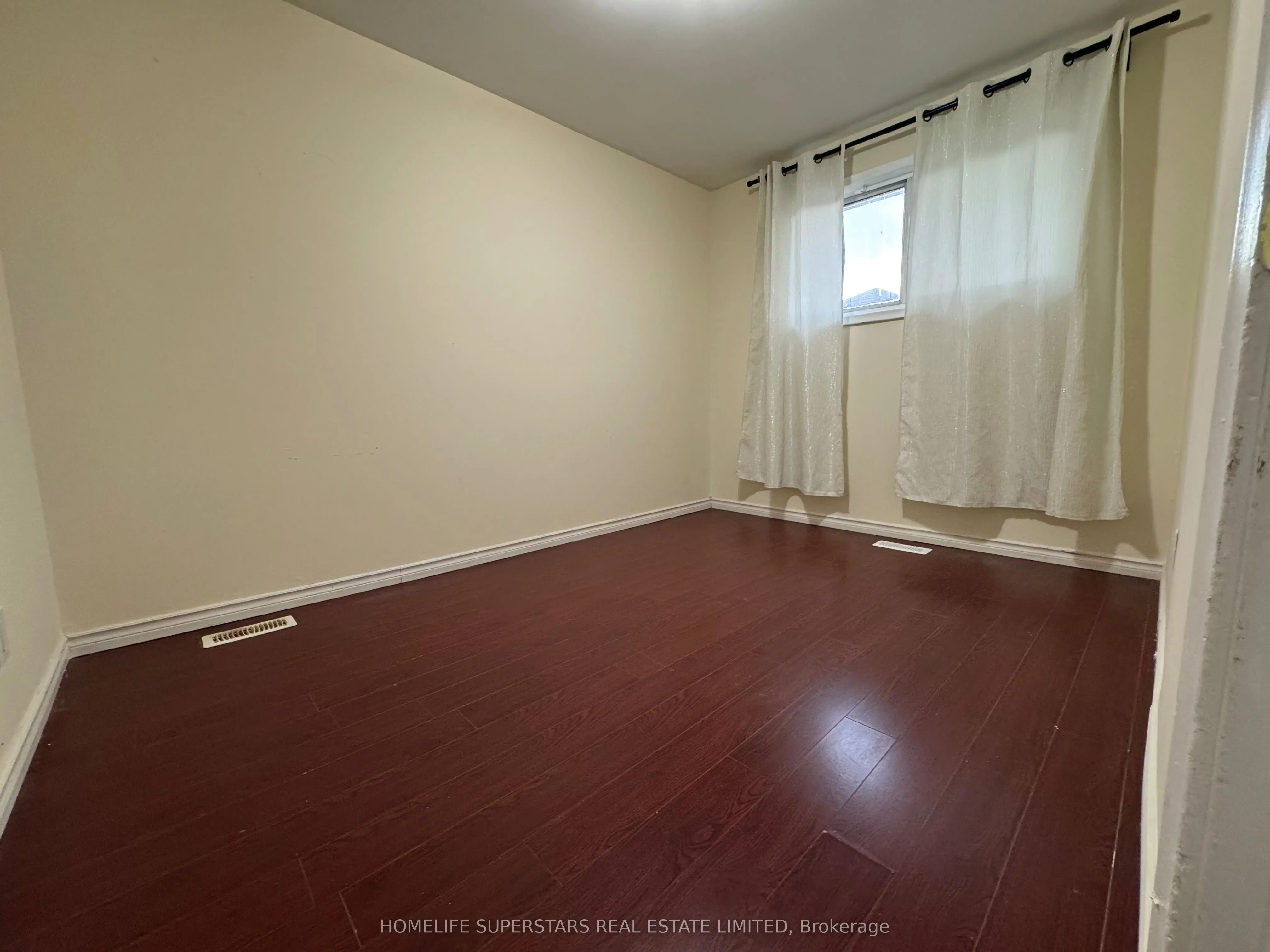 24 Farr Avenue, #(Main Floor)