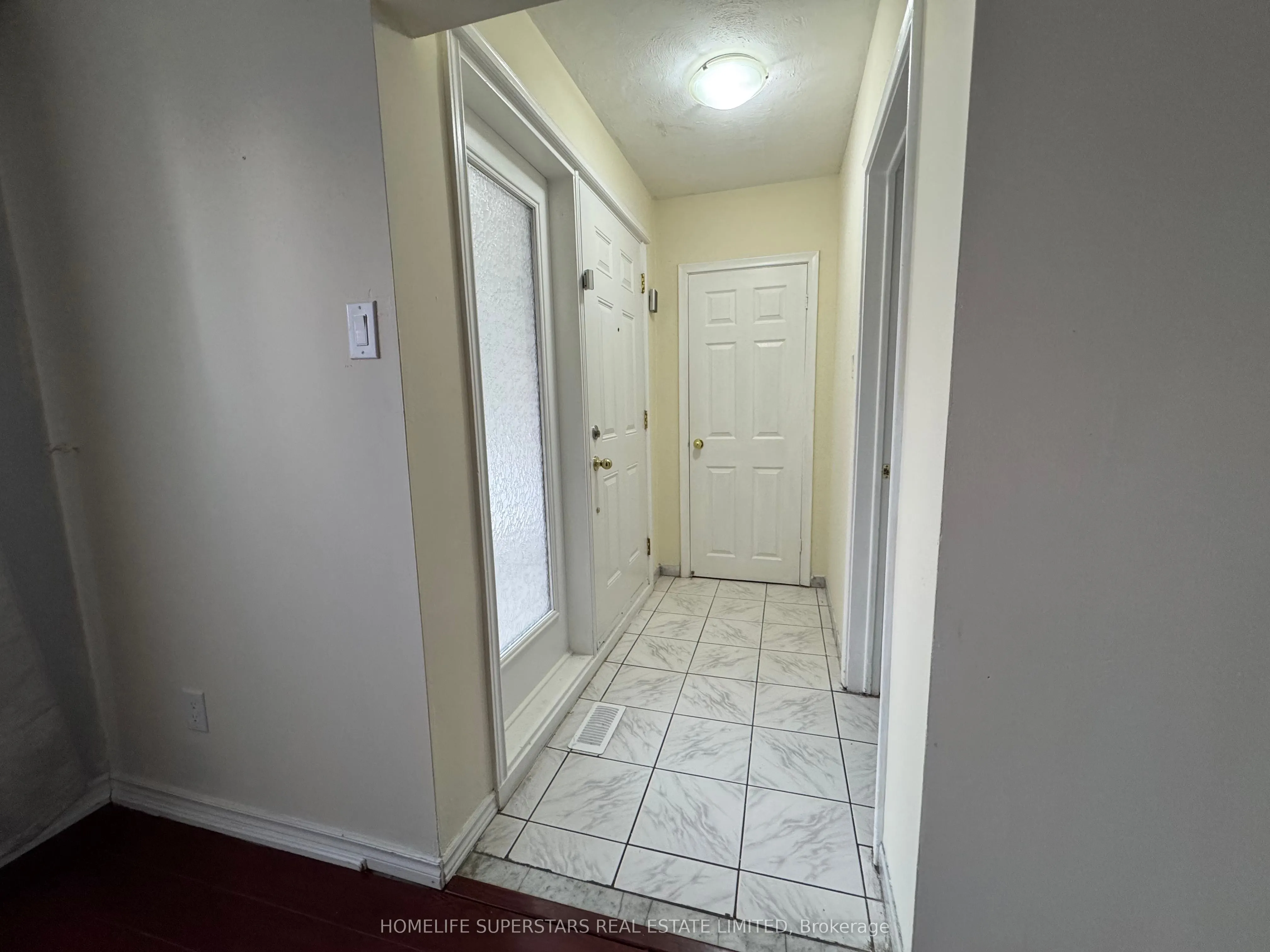 24 Farr Avenue, #(Main Floor)