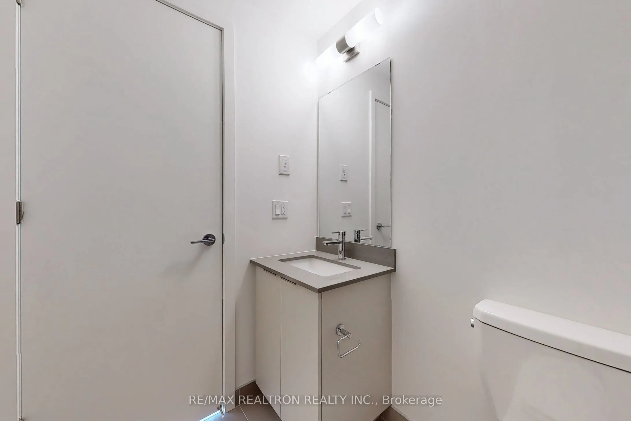 3079 Trafalgar Road, #503