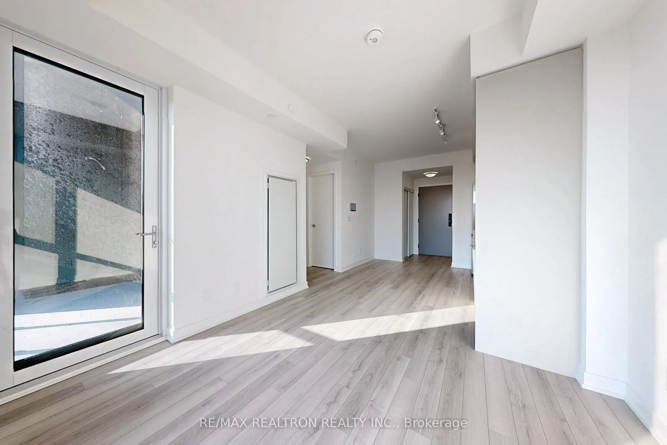 3079 Trafalgar Road, #503