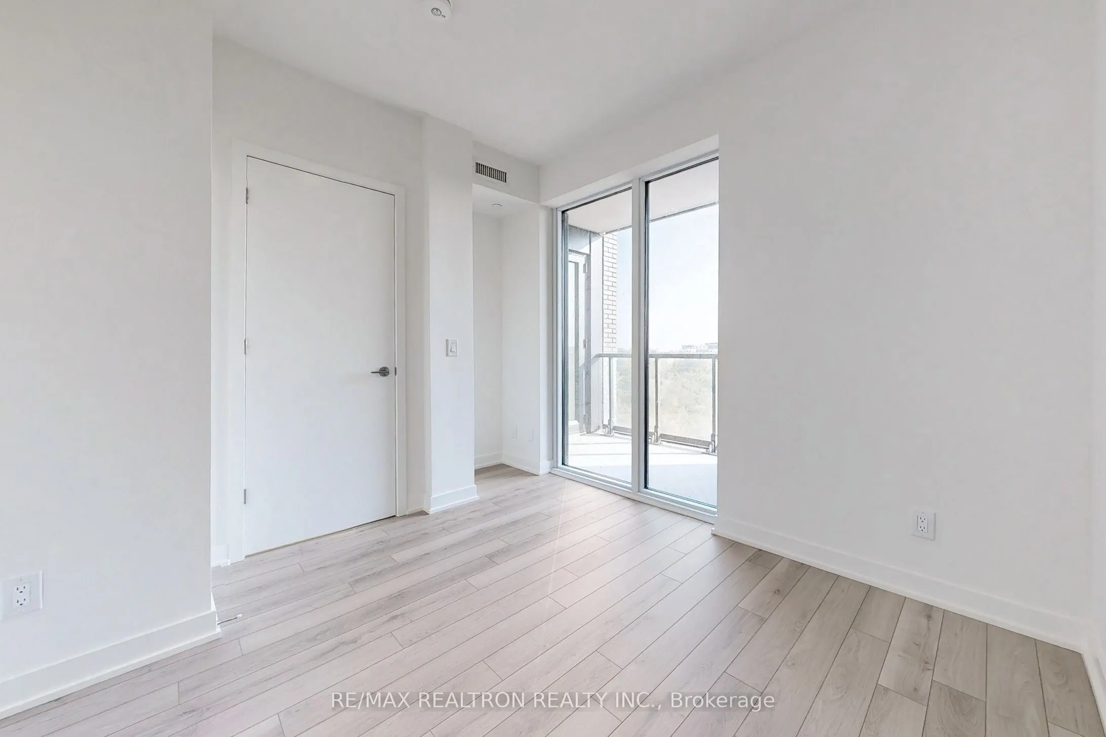 3079 Trafalgar Road, #503