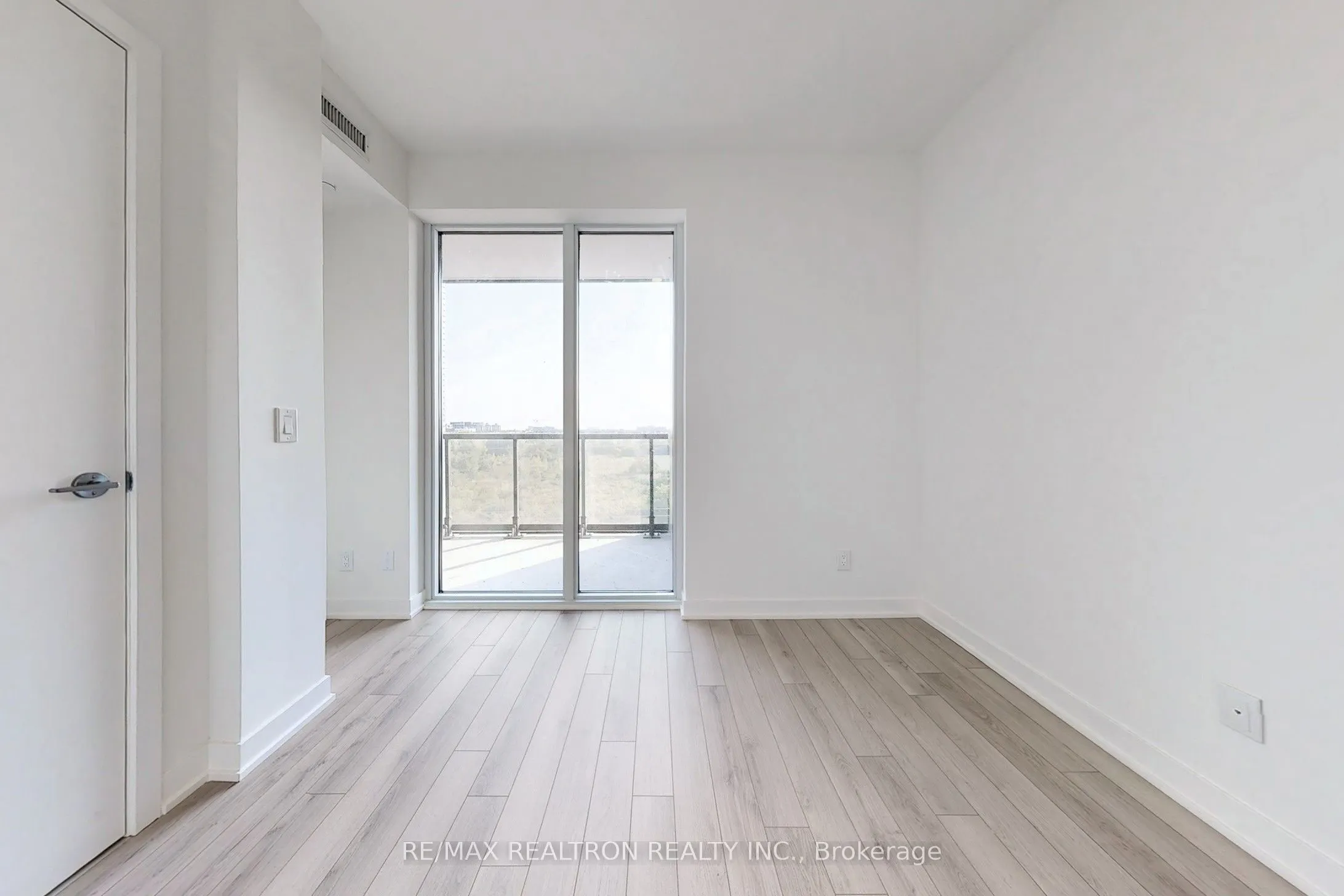 3079 Trafalgar Road, #503