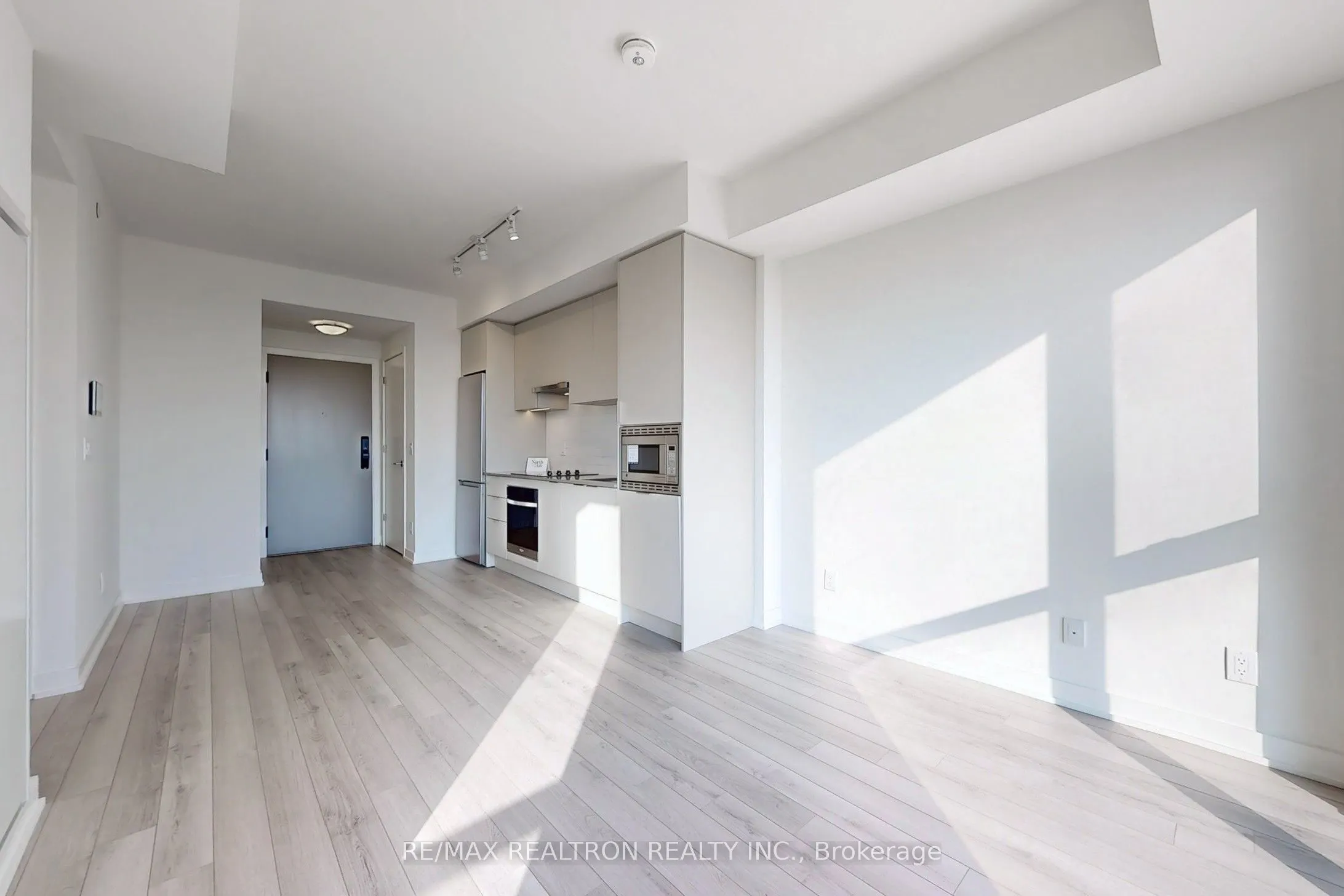 3079 Trafalgar Road, #503