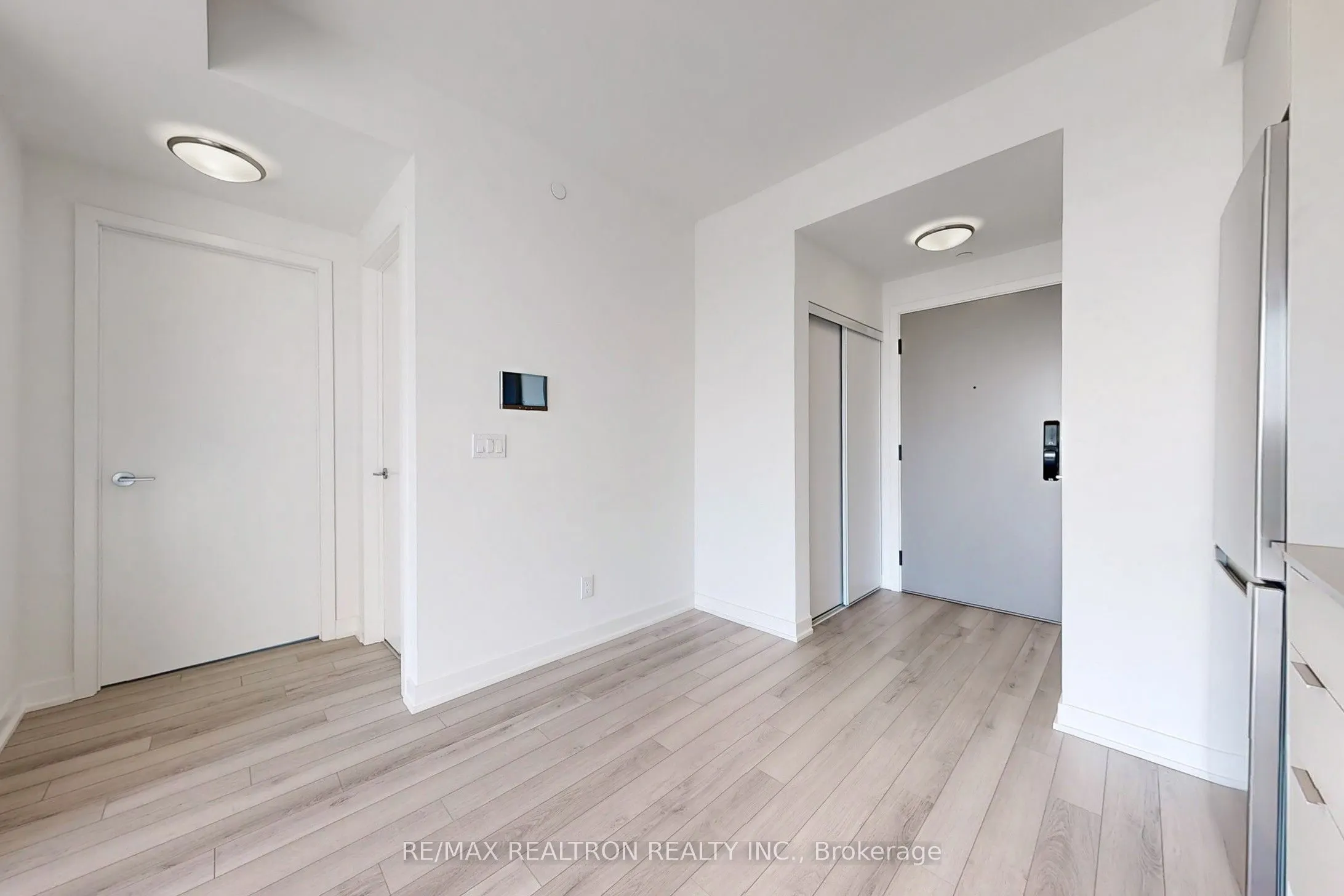 3079 Trafalgar Road, #503
