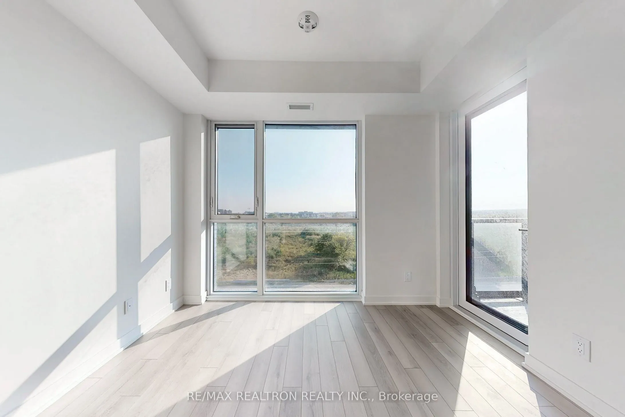 3079 Trafalgar Road, #503