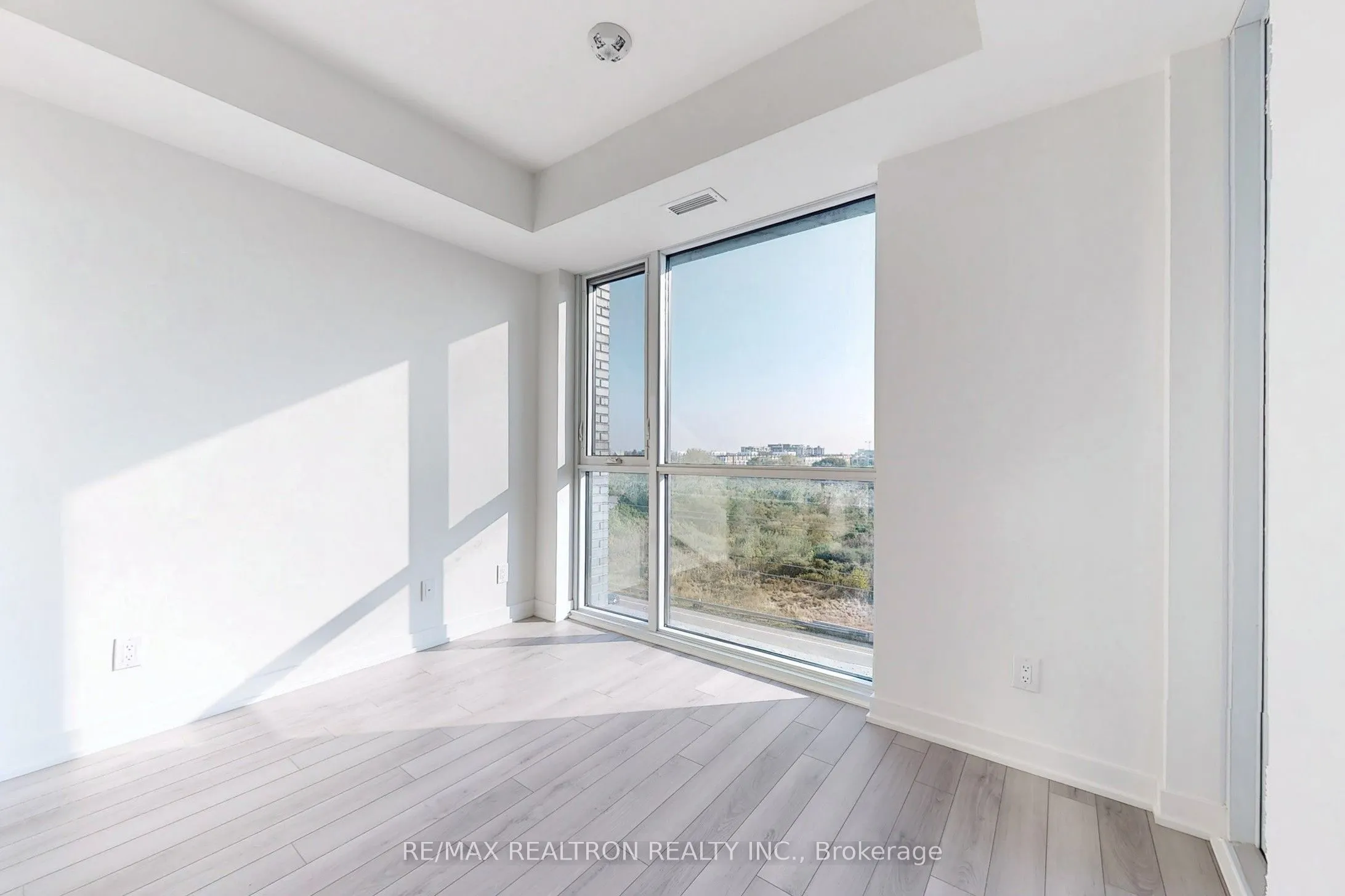 3079 Trafalgar Road, #503