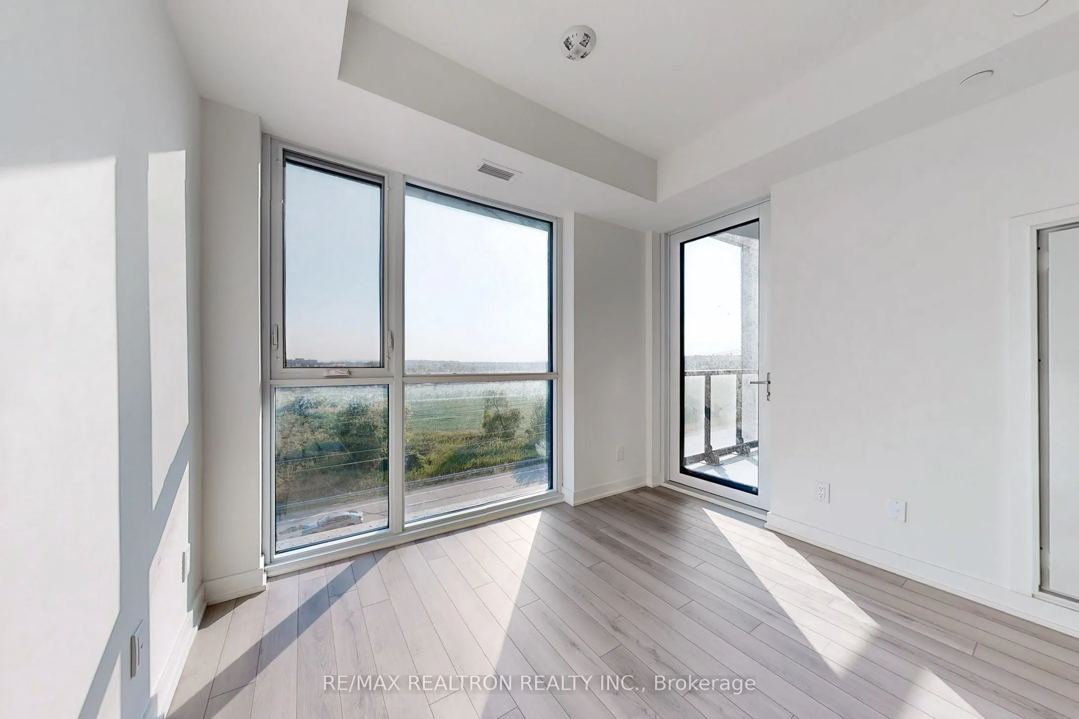 3079 Trafalgar Road, #503