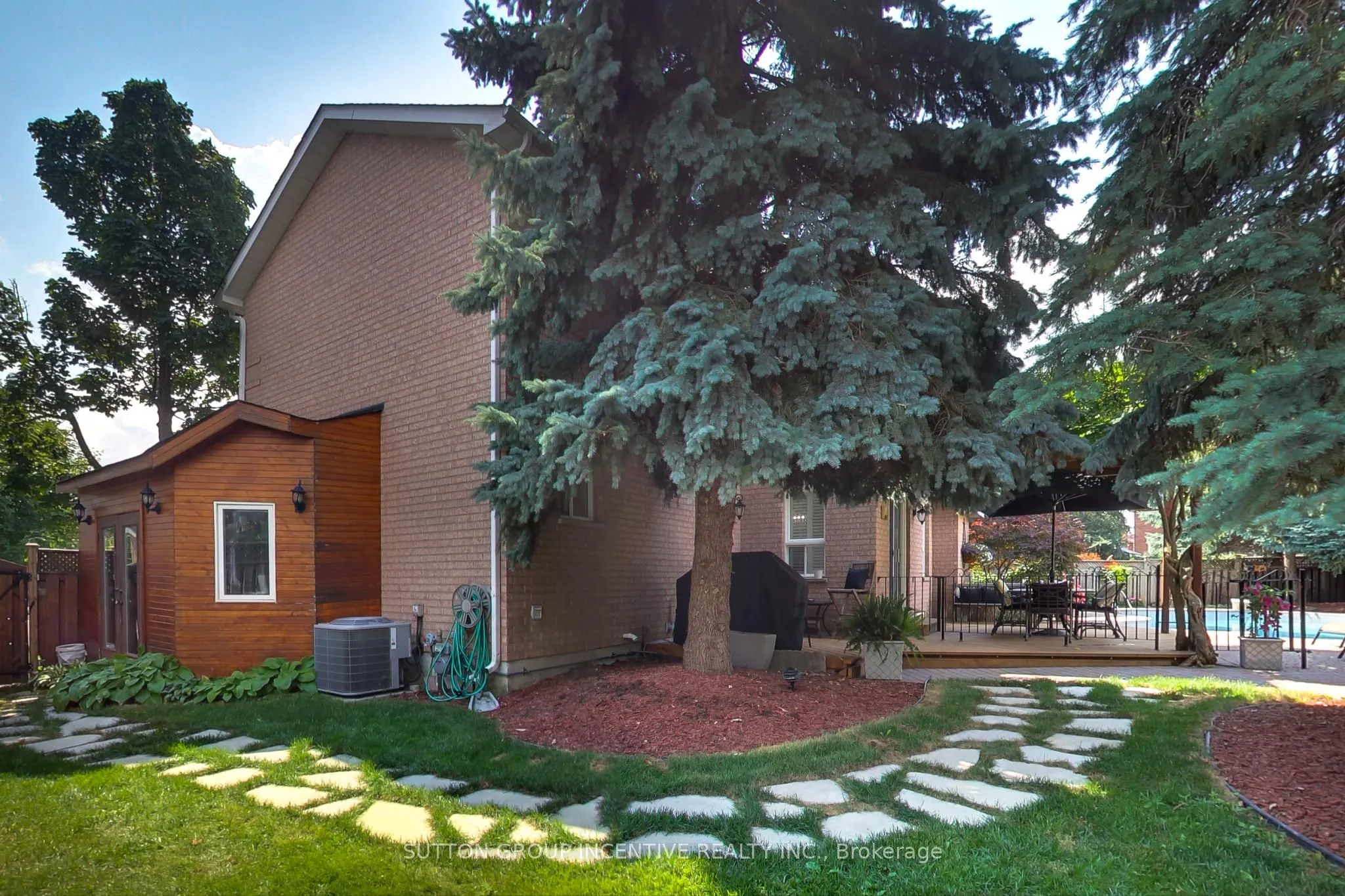 11 Safari Court