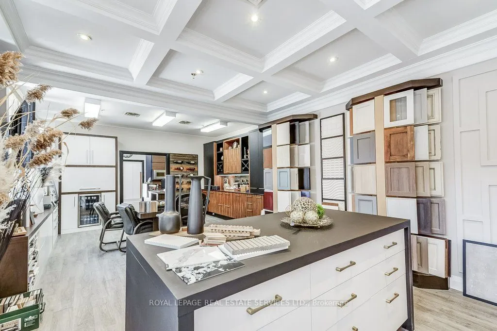 2576 Dunwin Drive, #12