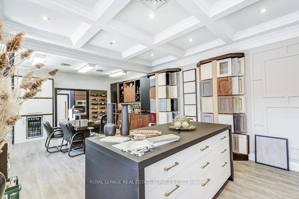 2576 Dunwin Drive, #12