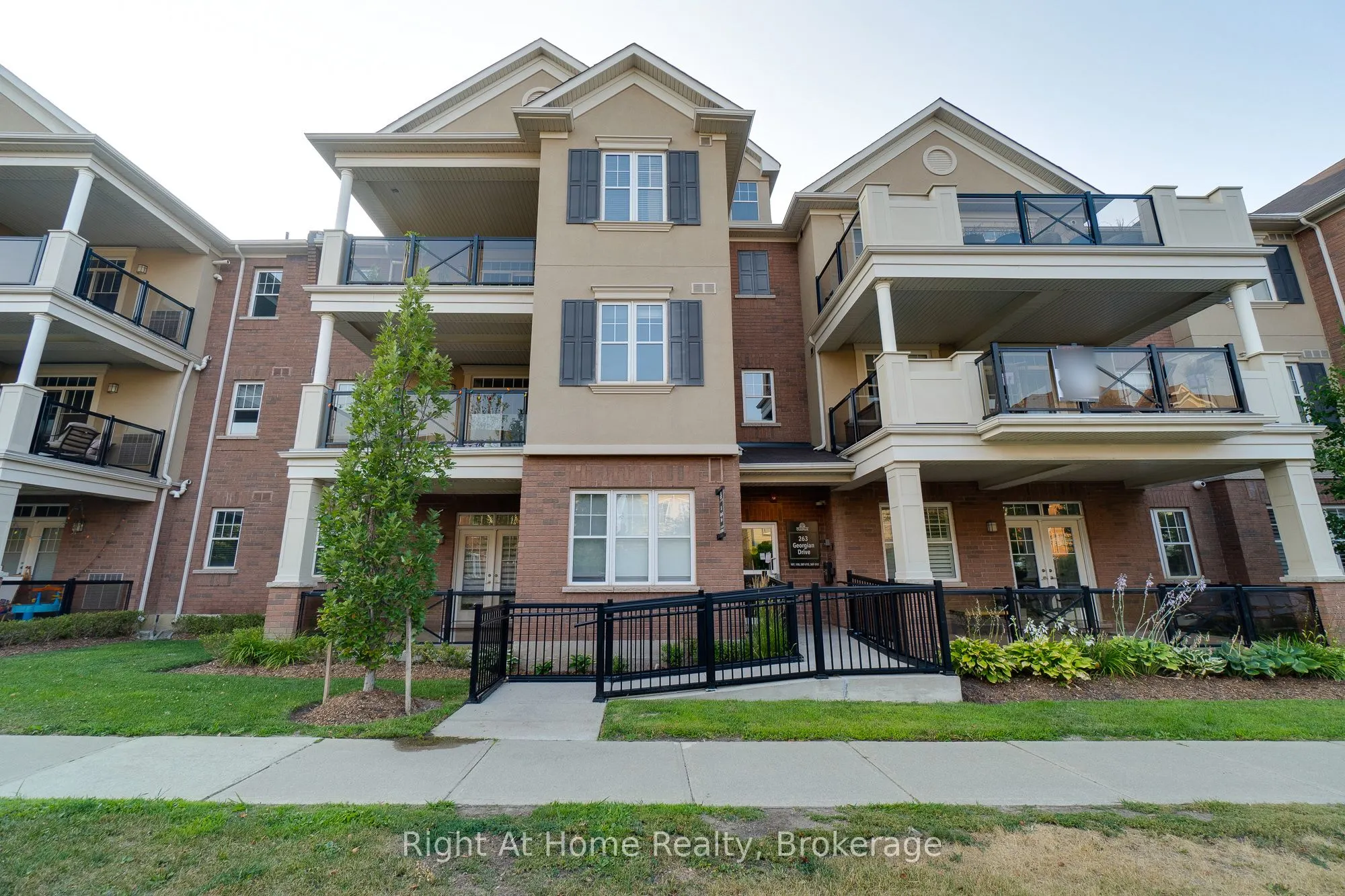 263 Georgian Drive S, #309