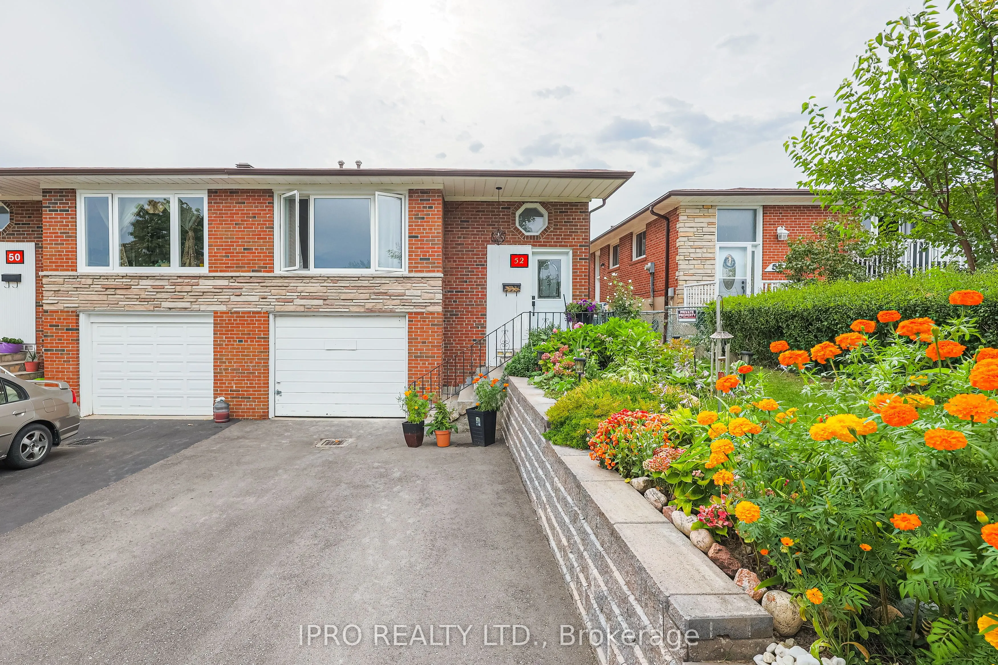 52 Dellbrook Crescent