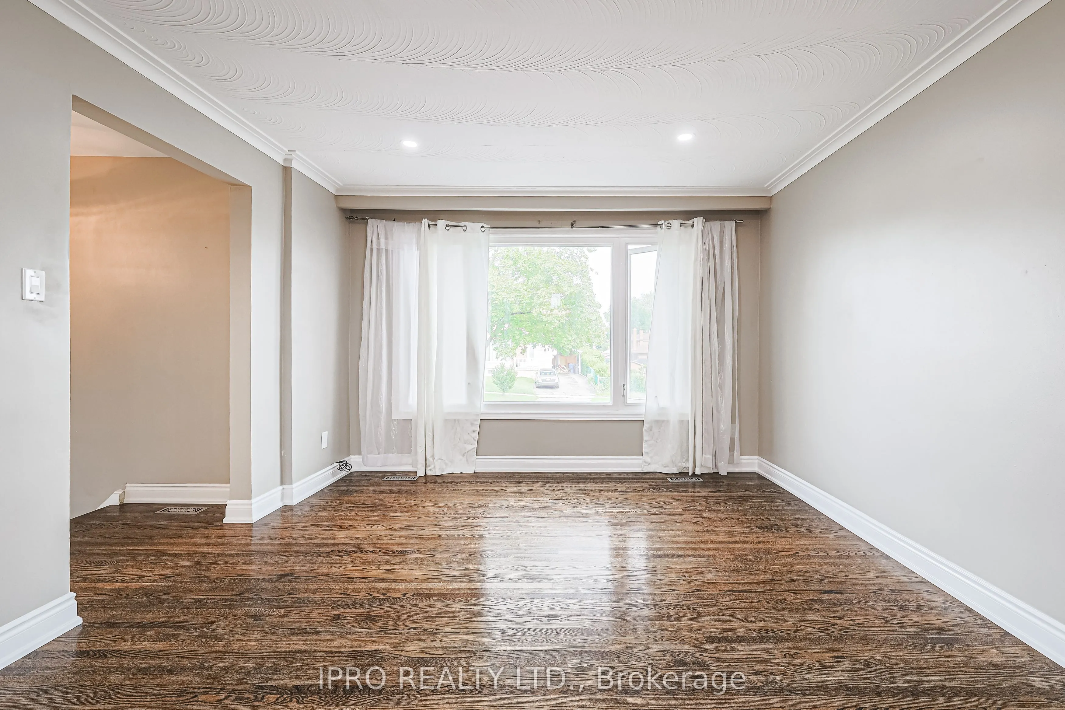52 Dellbrook Crescent