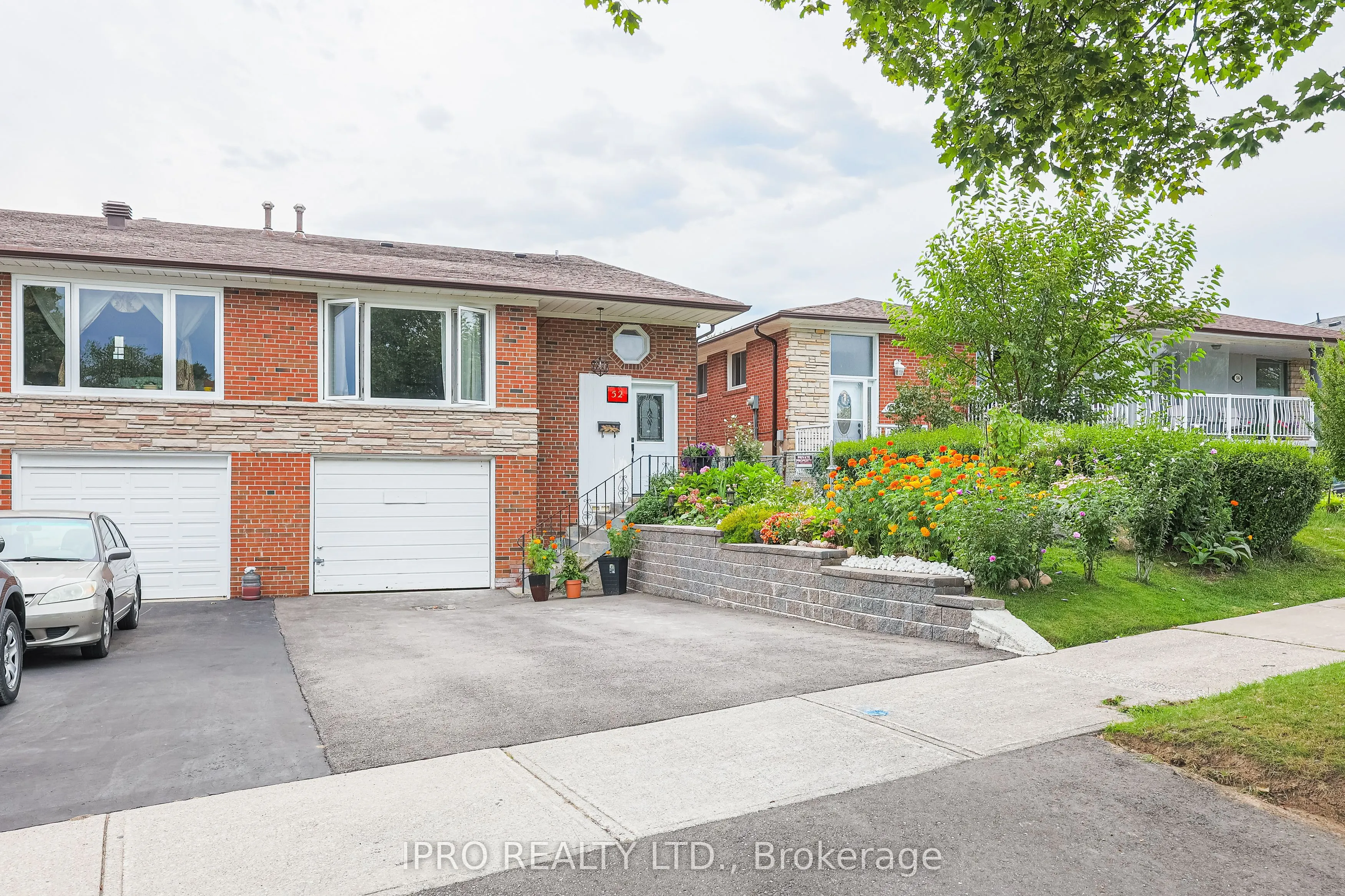 52 Dellbrook Crescent