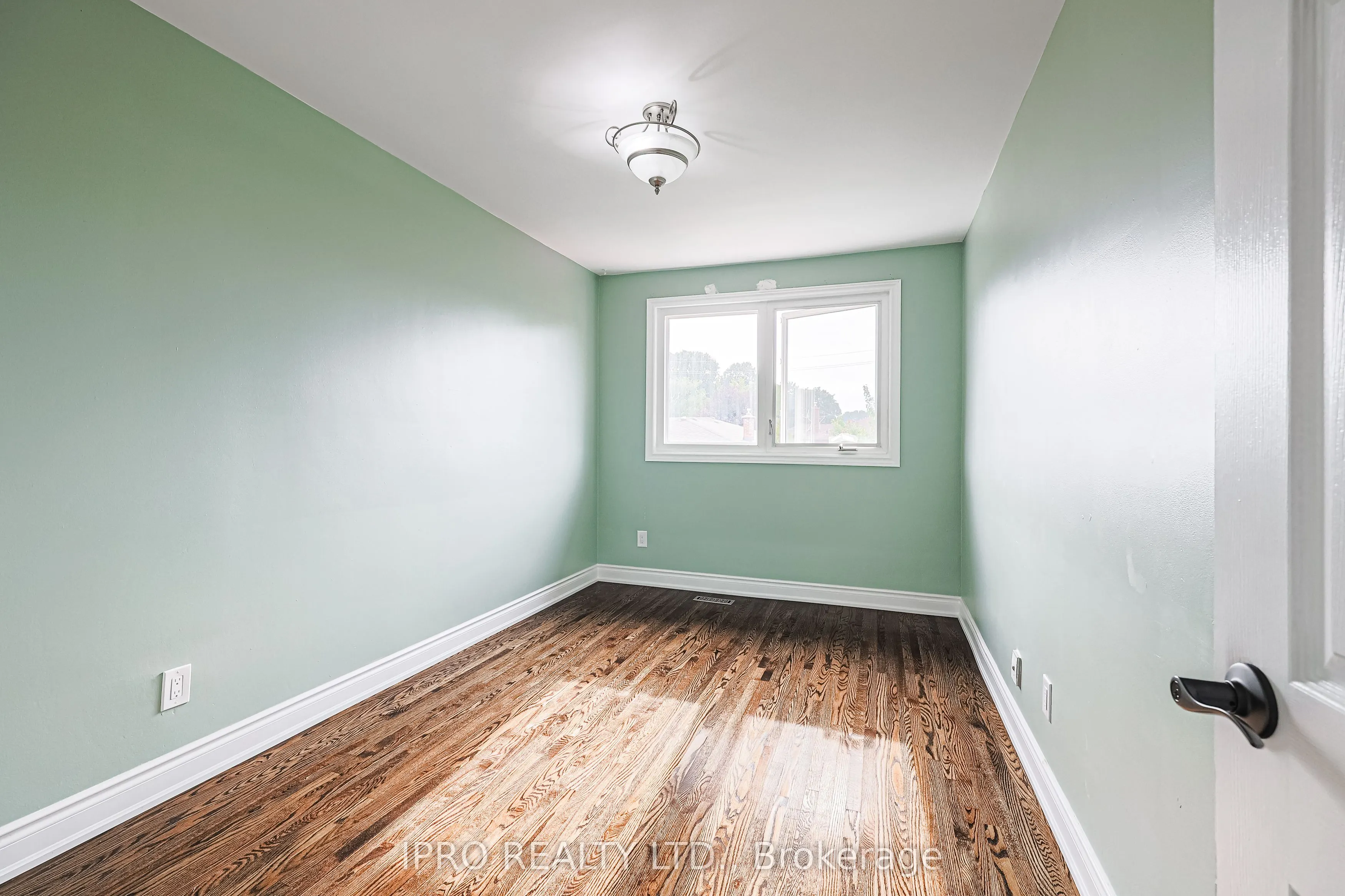 52 Dellbrook Crescent