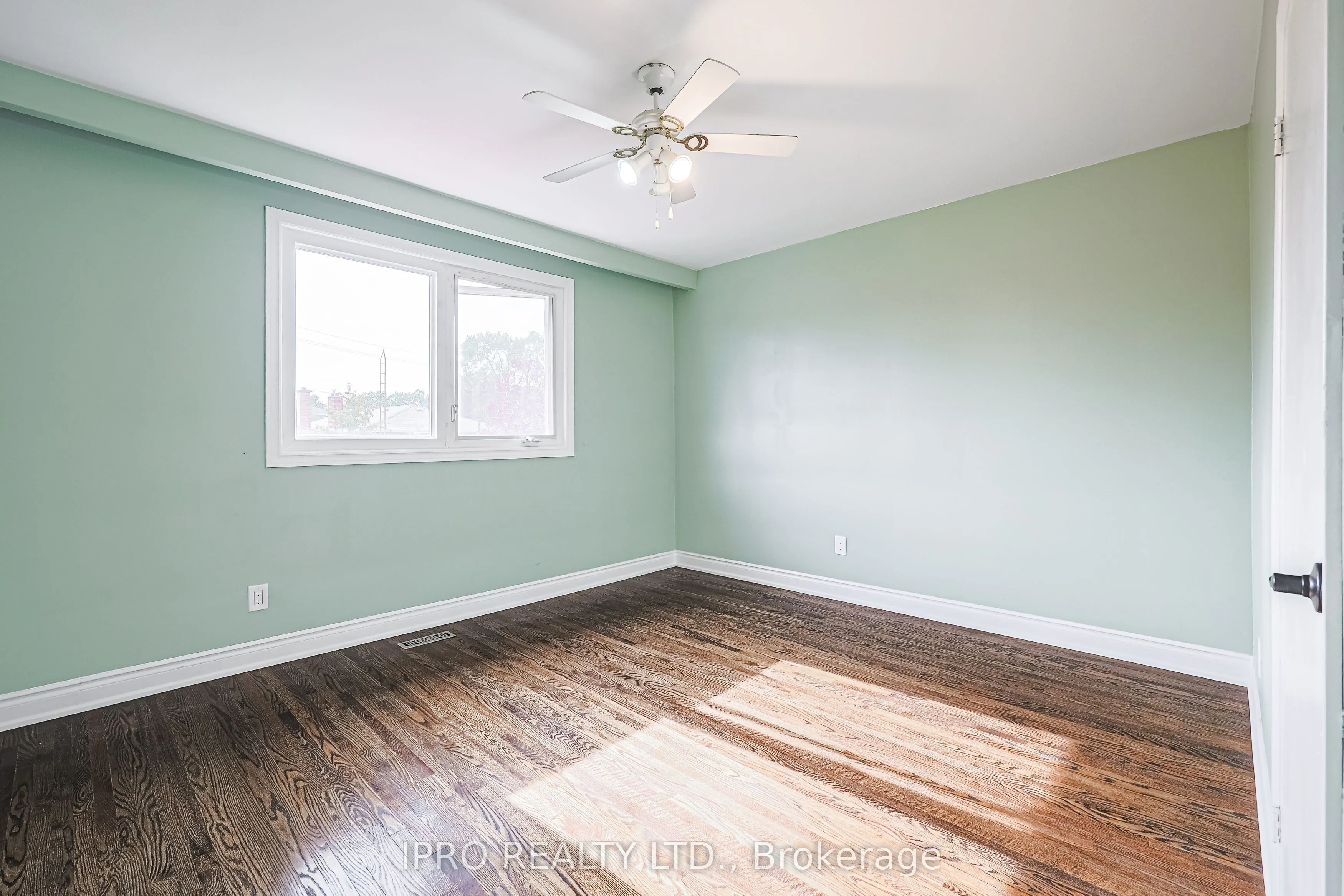 52 Dellbrook Crescent