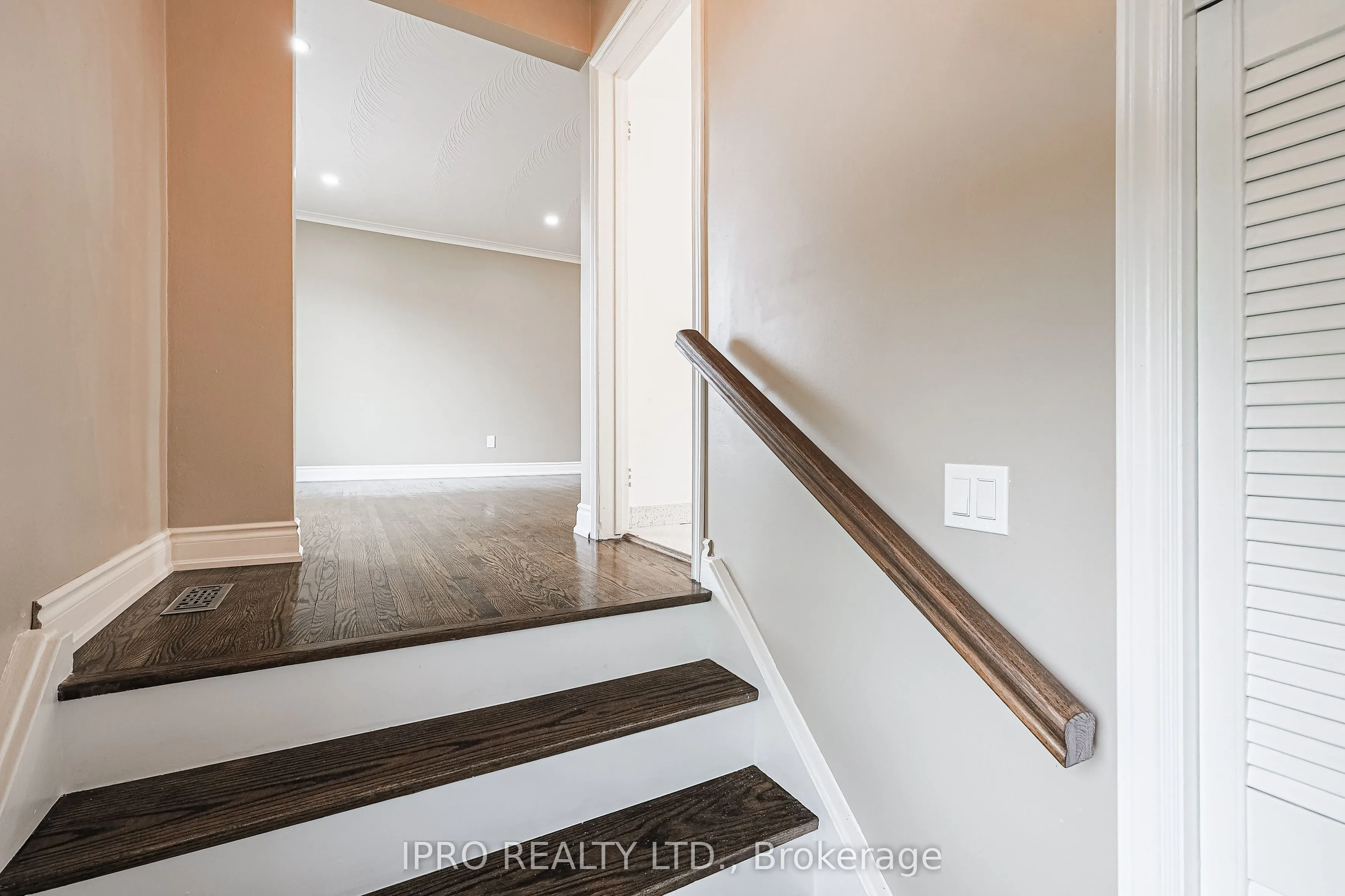 52 Dellbrook Crescent