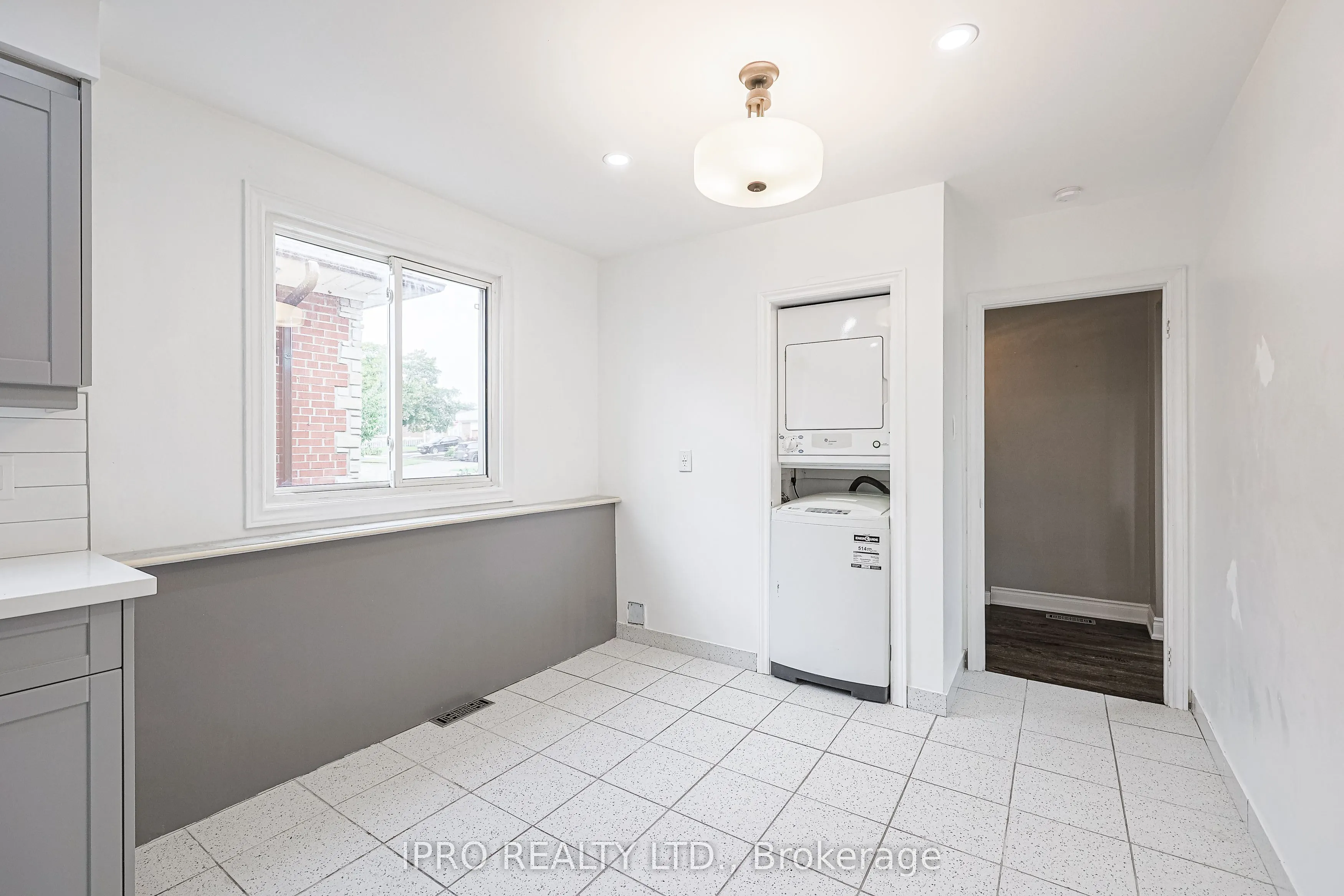 52 Dellbrook Crescent