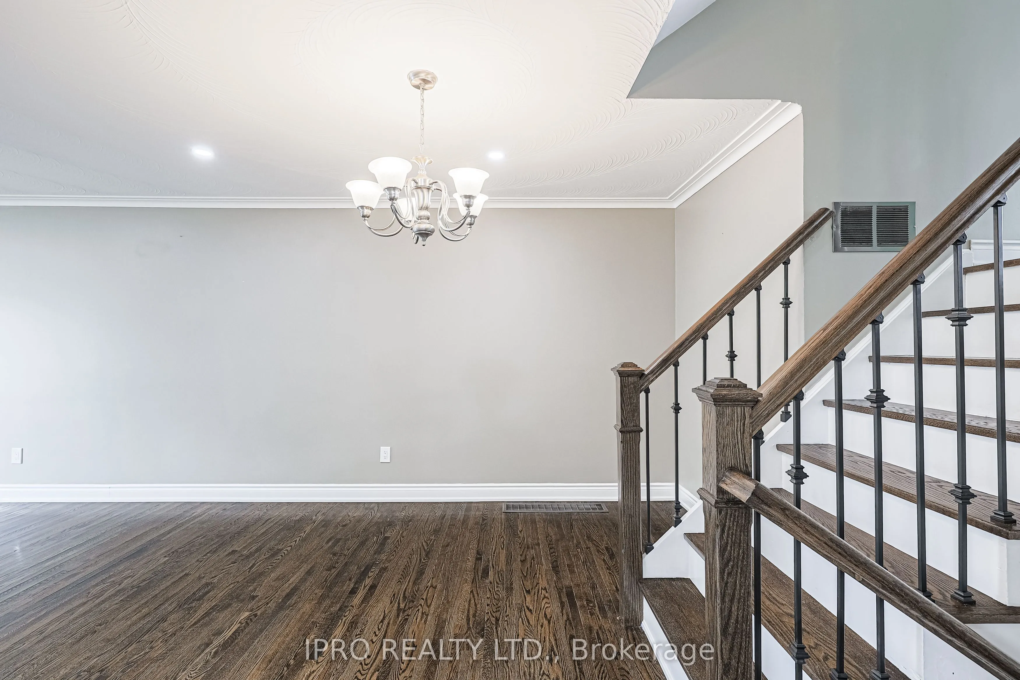 52 Dellbrook Crescent