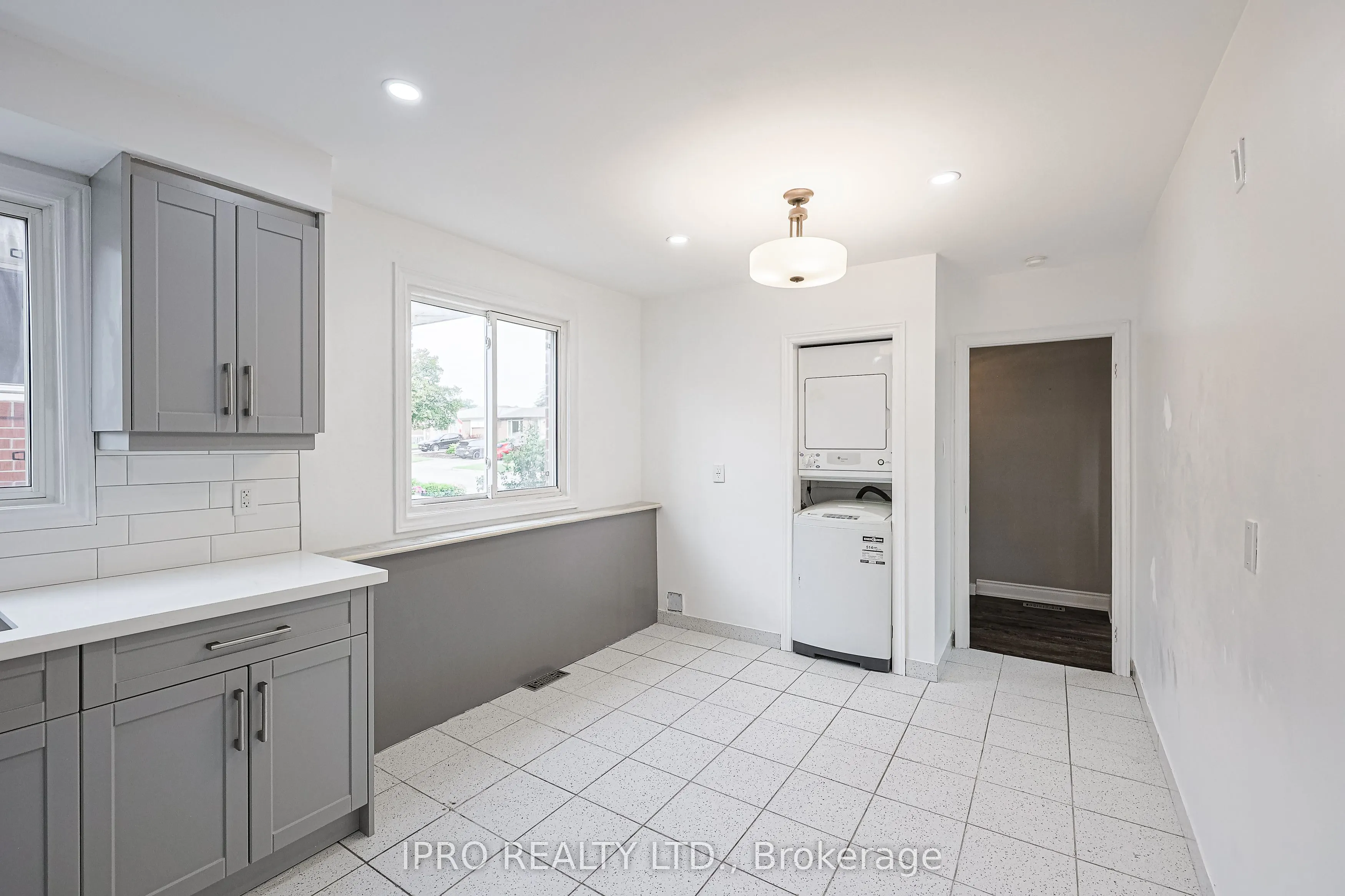 52 Dellbrook Crescent