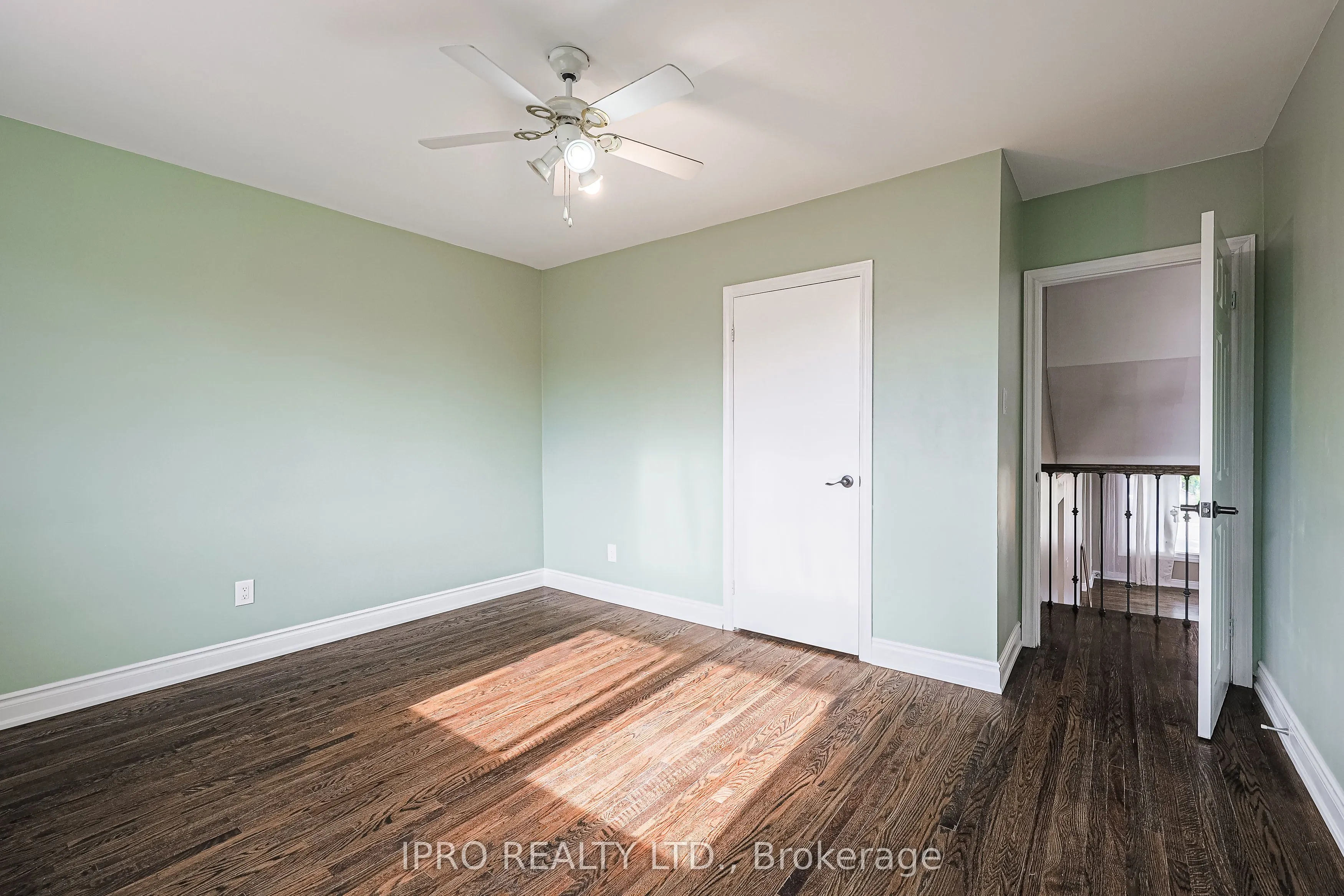 52 Dellbrook Crescent