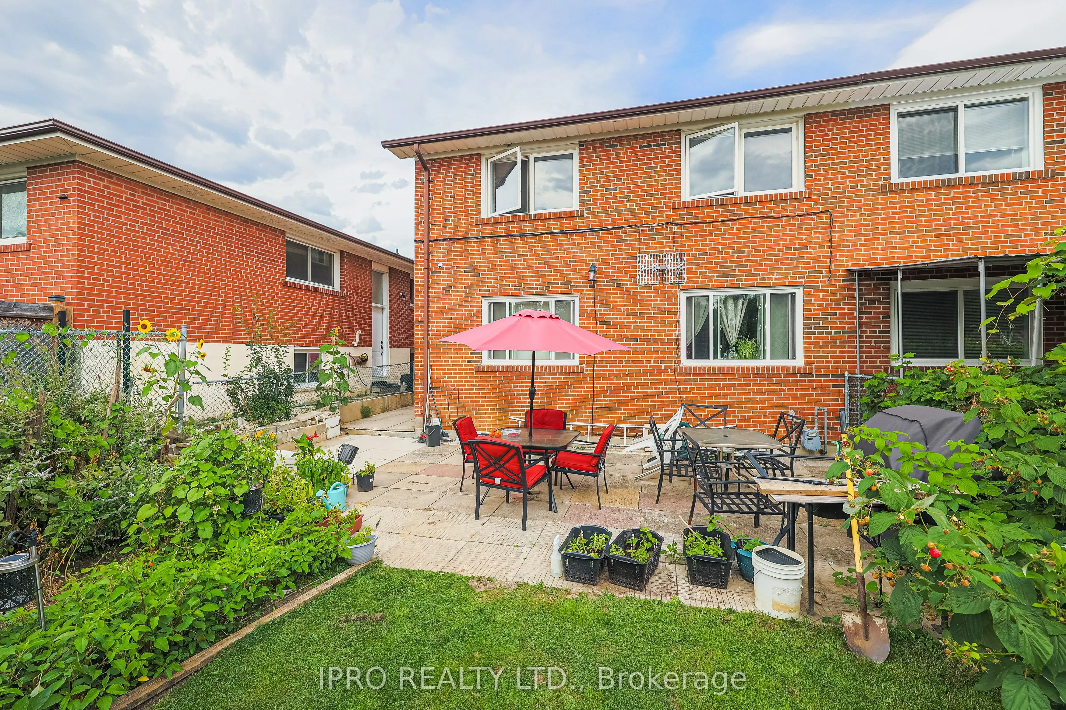 52 Dellbrook Crescent
