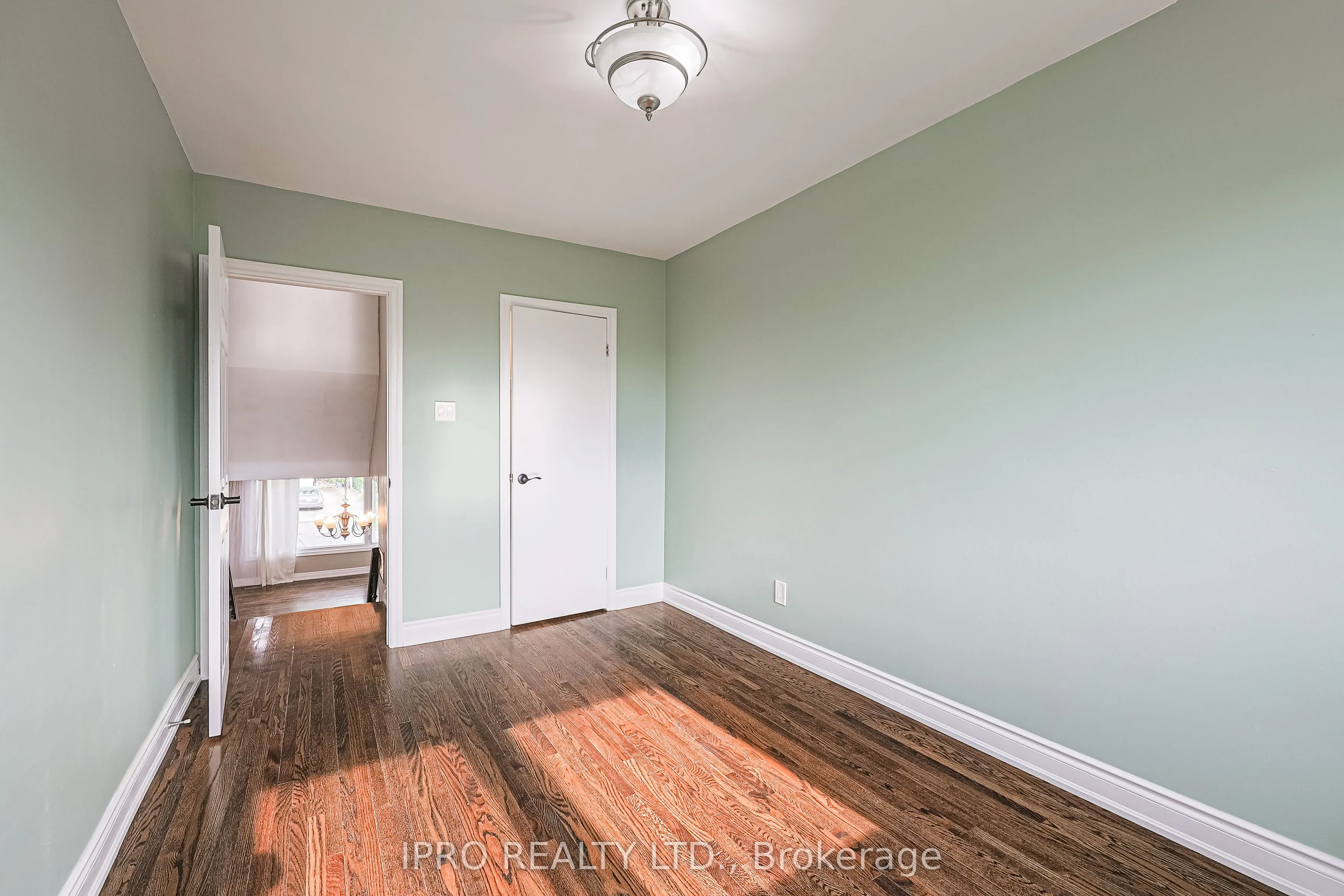 52 Dellbrook Crescent