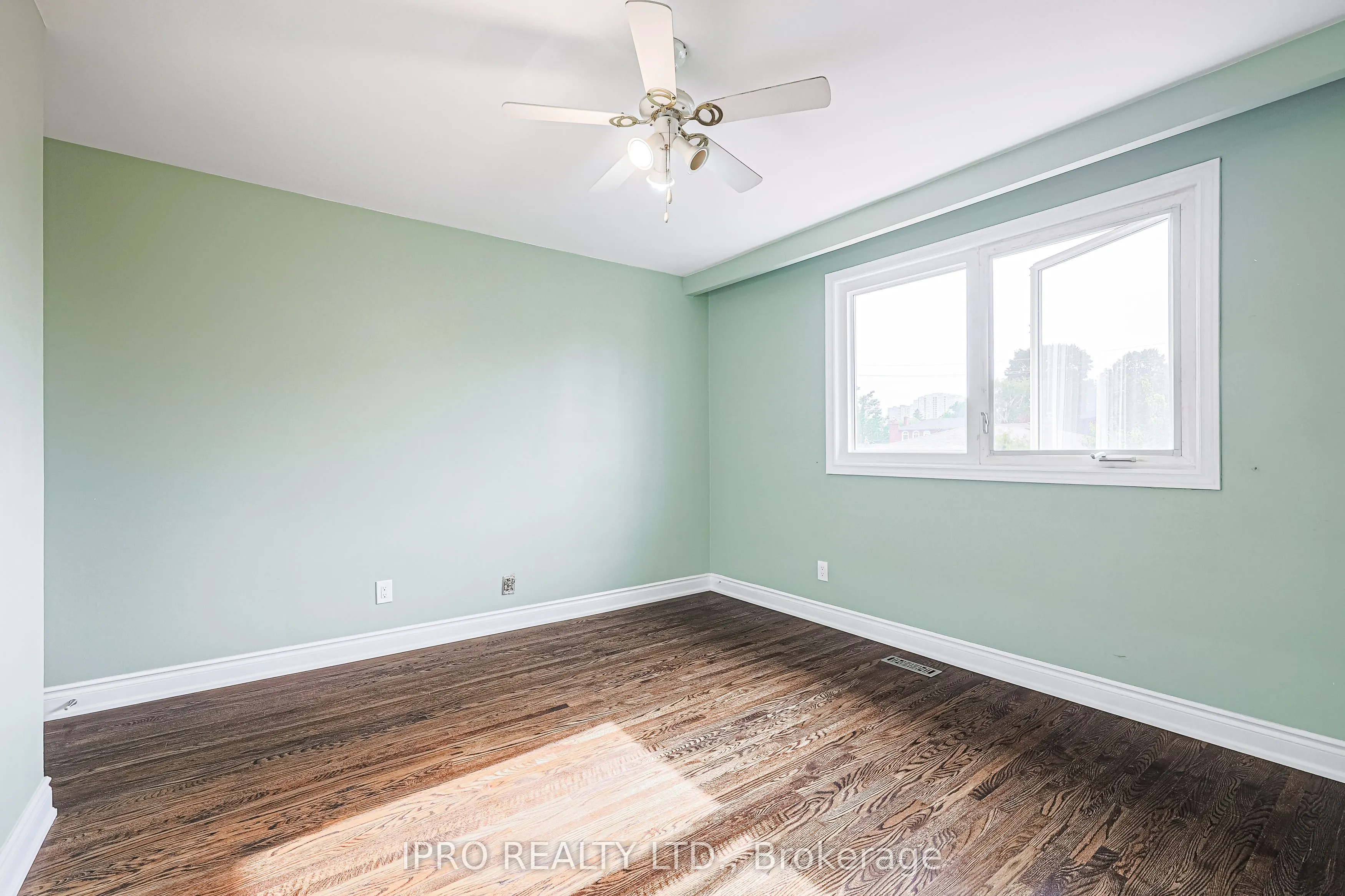 52 Dellbrook Crescent