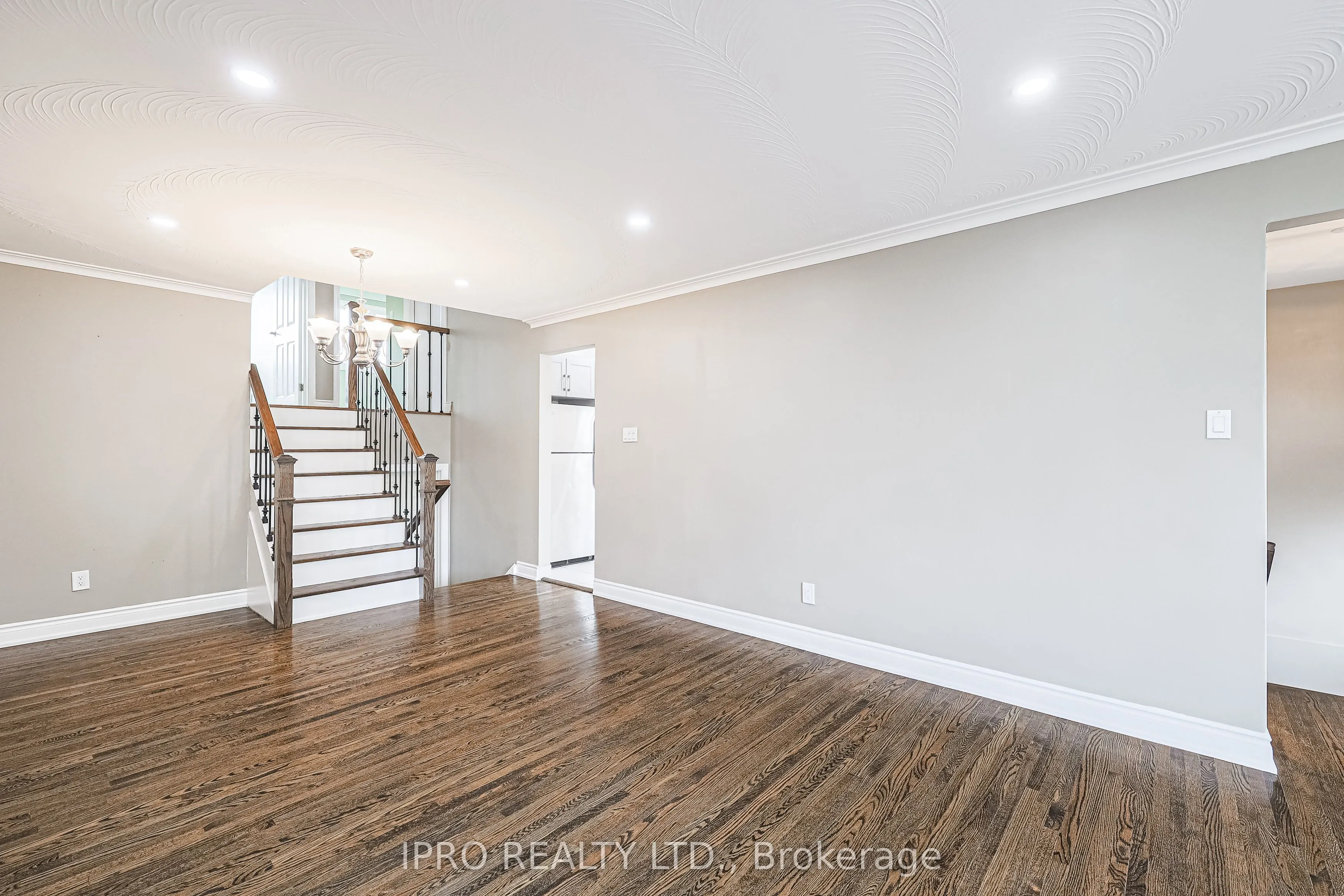 52 Dellbrook Crescent