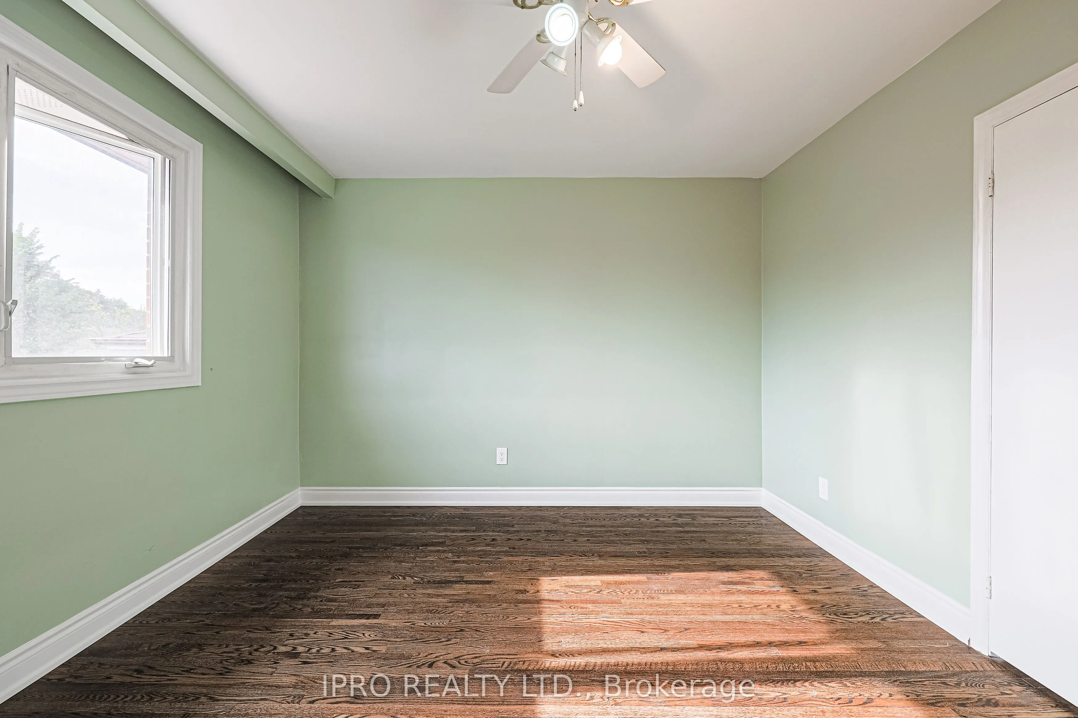 52 Dellbrook Crescent