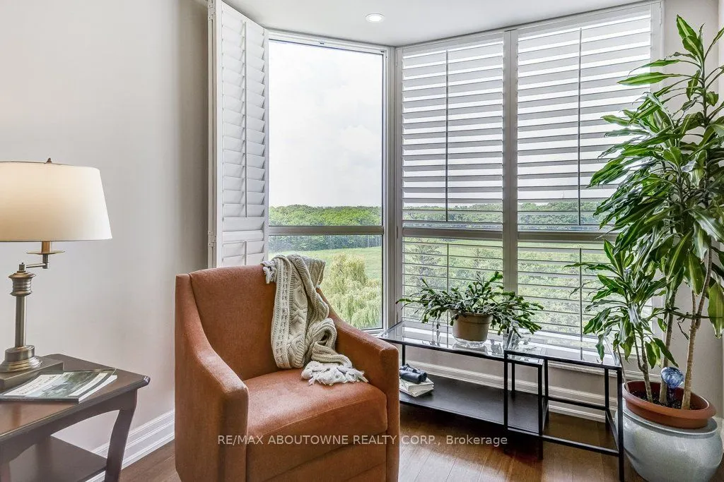 2511 Lakeshore Road W, #720