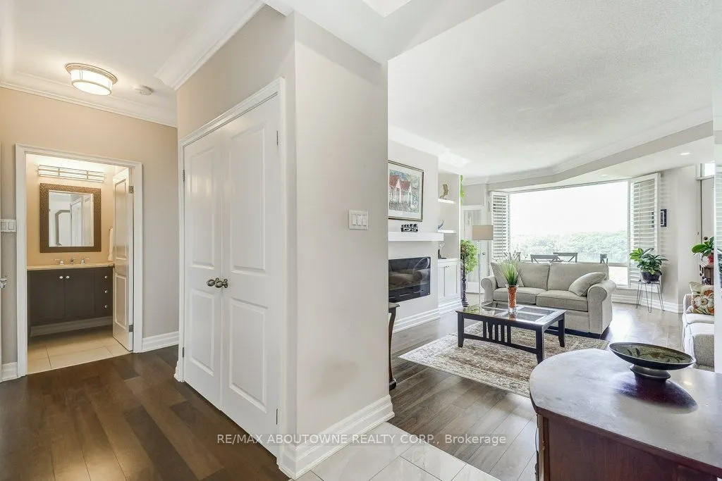 2511 Lakeshore Road W, #720