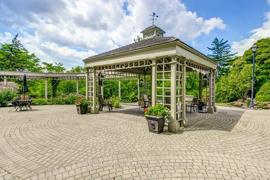 2511 Lakeshore Road W, #720