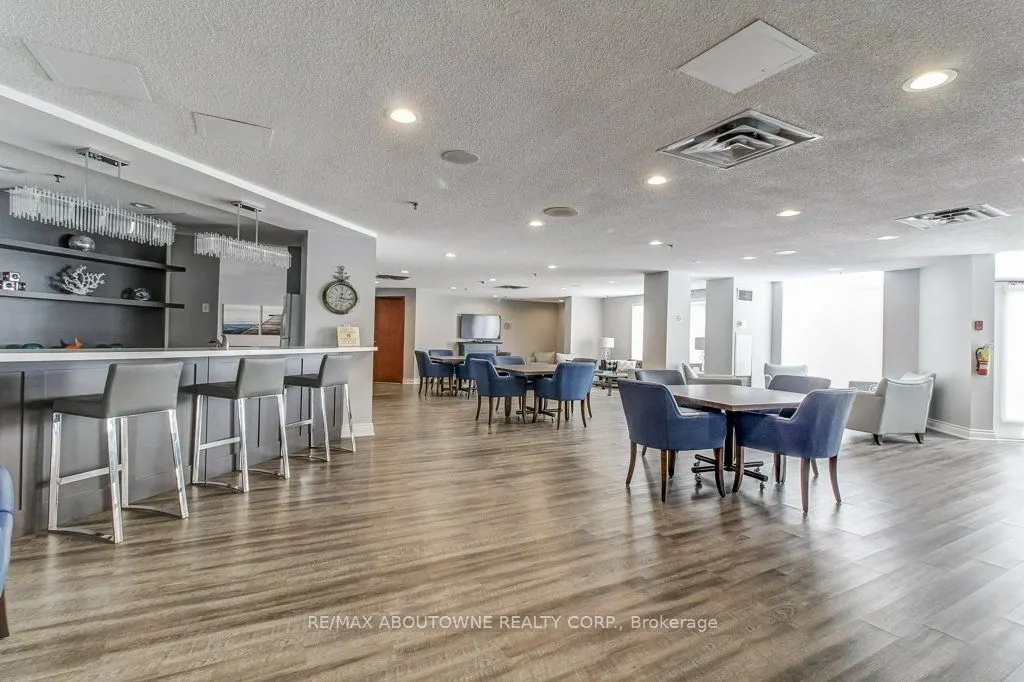 2511 Lakeshore Road W, #720