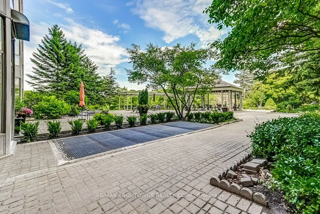 2511 Lakeshore Road W, #720