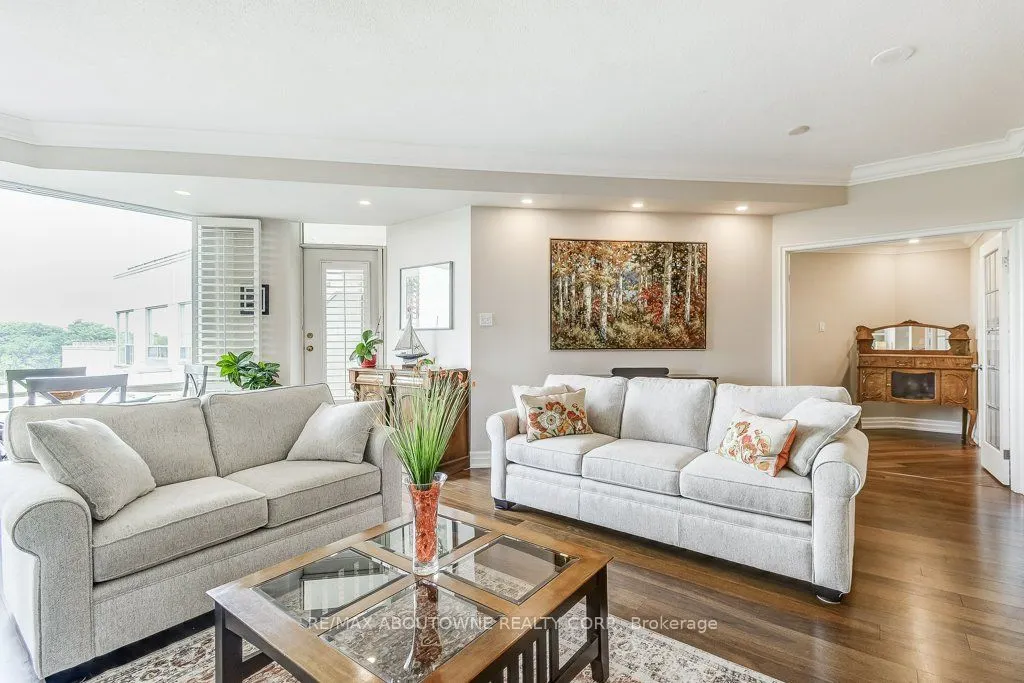 2511 Lakeshore Road W, #720