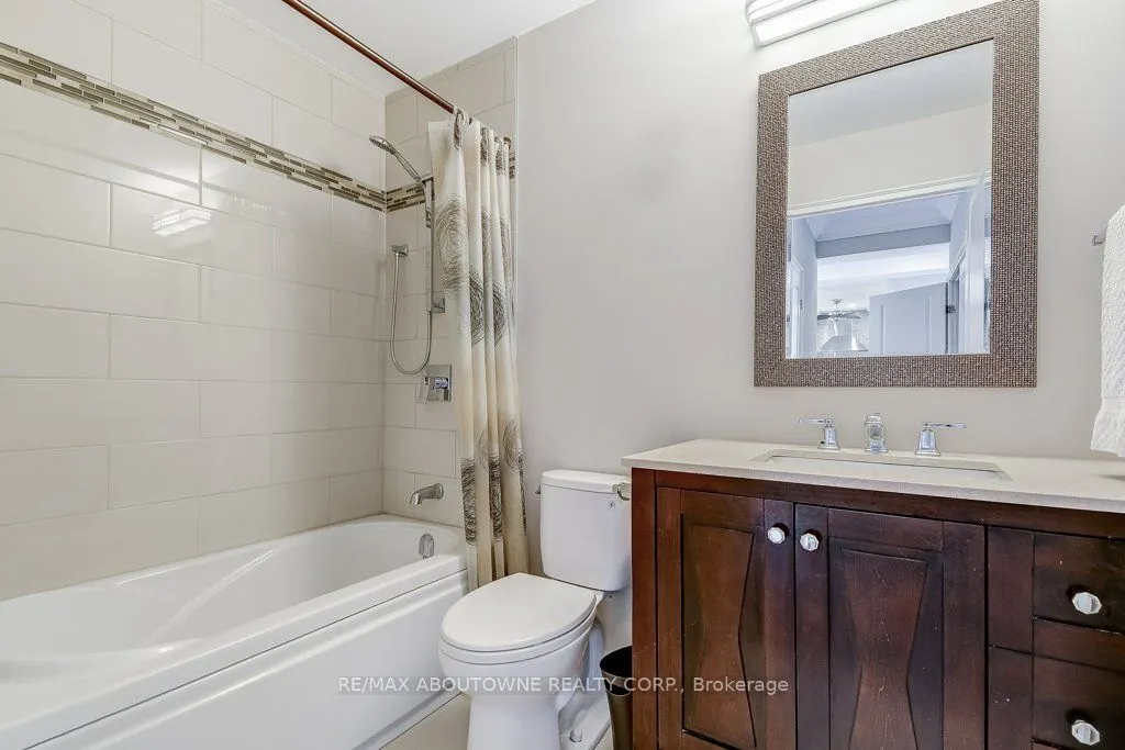2511 Lakeshore Road W, #720
