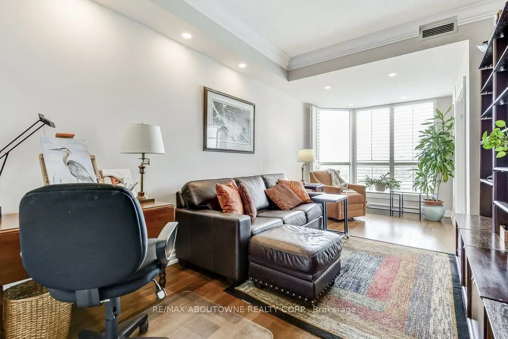 2511 Lakeshore Road W, #720