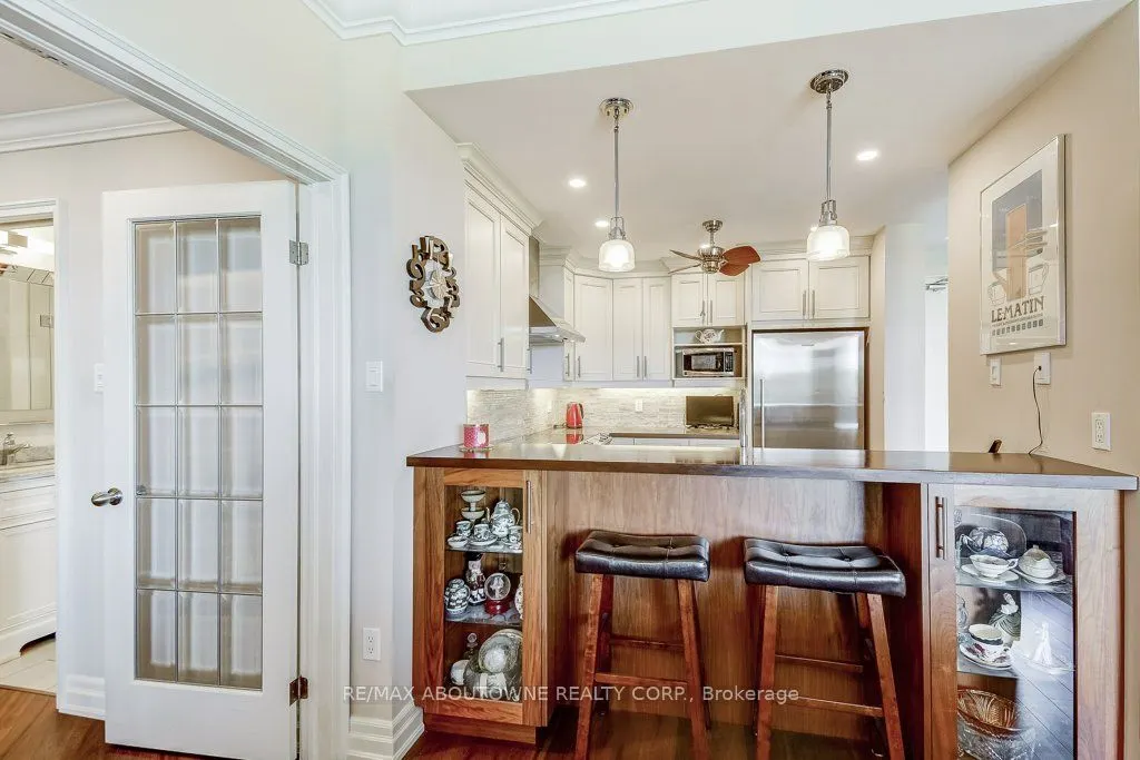 2511 Lakeshore Road W, #720