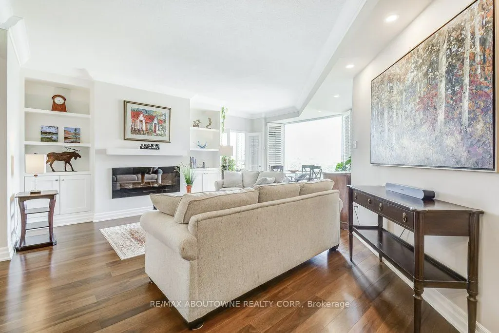 2511 Lakeshore Road W, #720