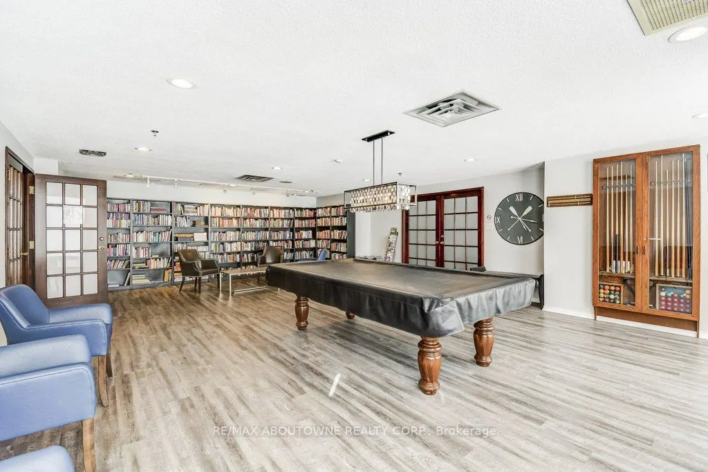 2511 Lakeshore Road W, #720