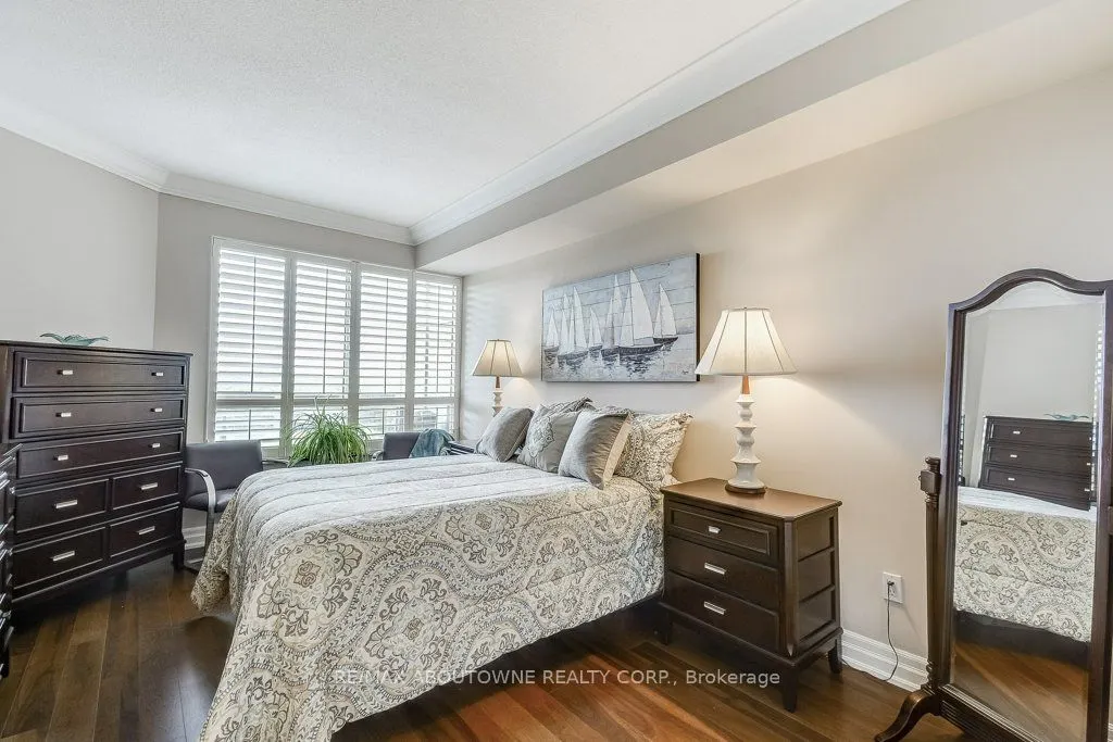 2511 Lakeshore Road W, #720