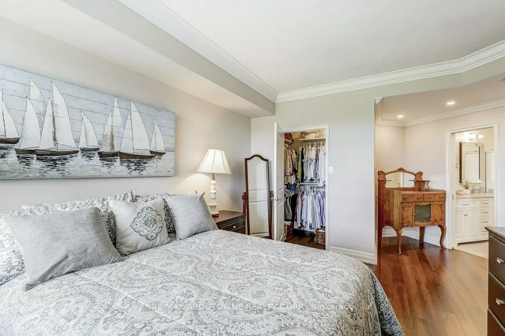 2511 Lakeshore Road W, #720