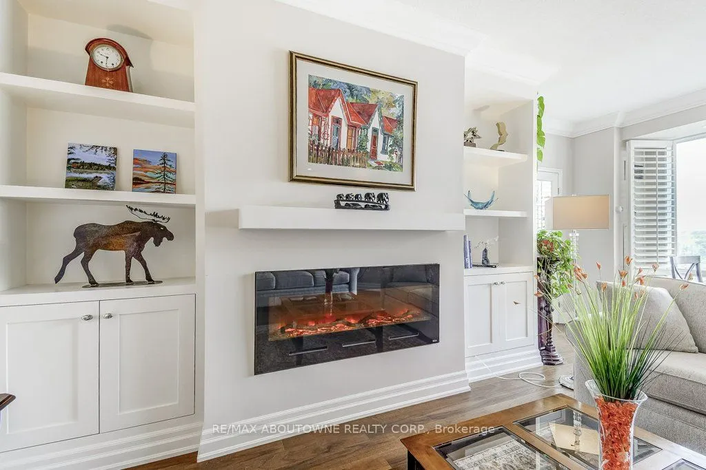 2511 Lakeshore Road W, #720