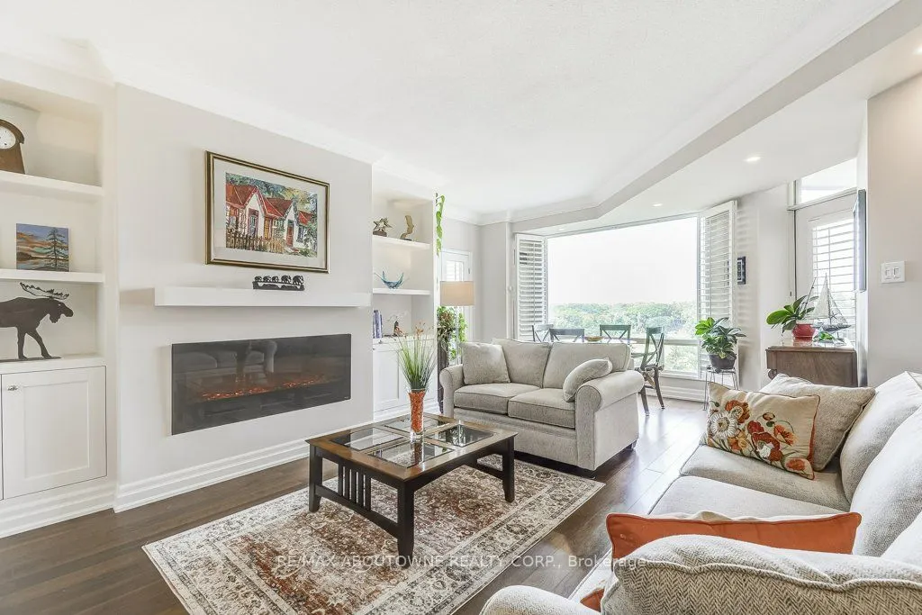 2511 Lakeshore Road W, #720