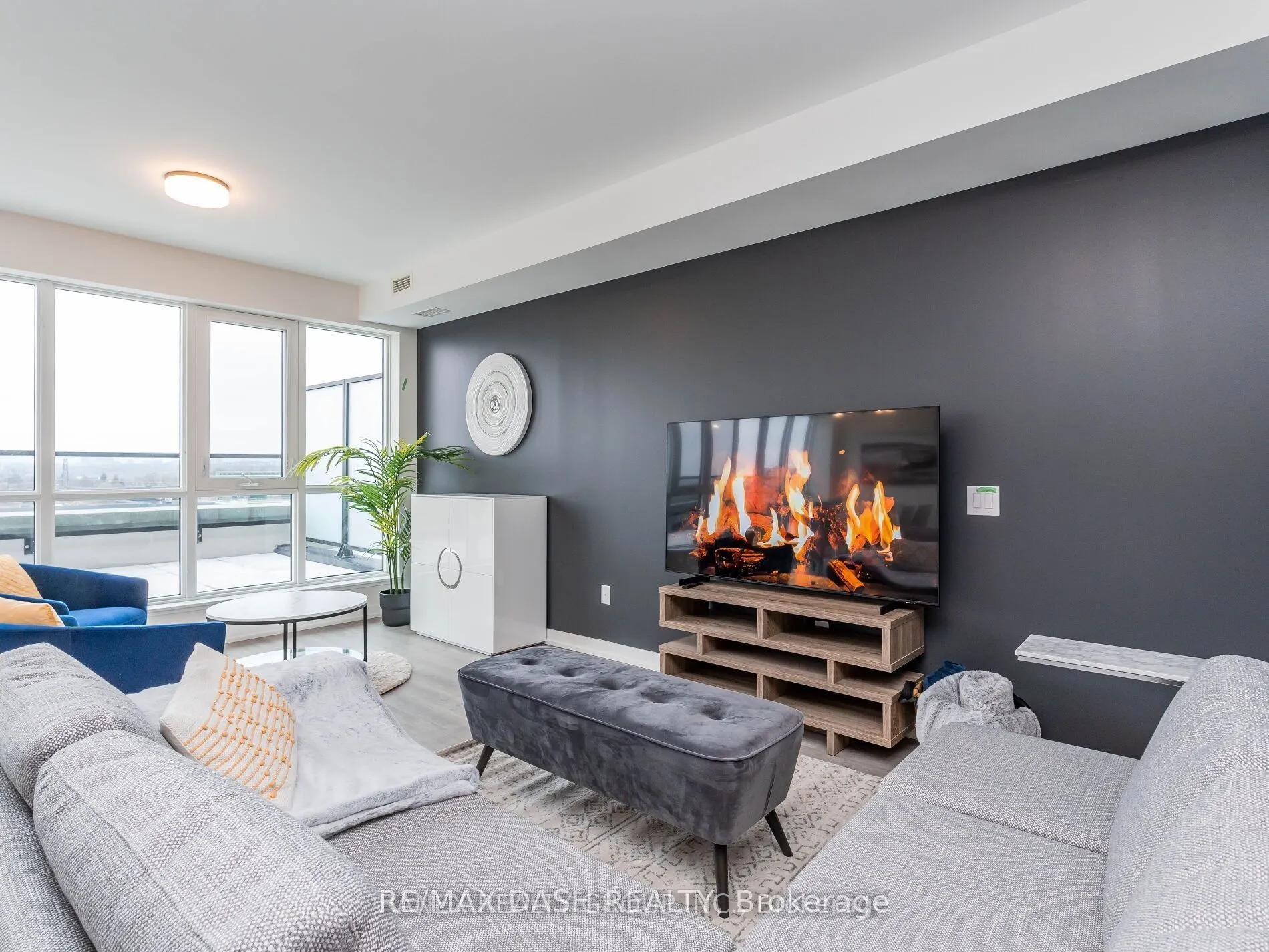 2300 St Clair Avenue W, #723