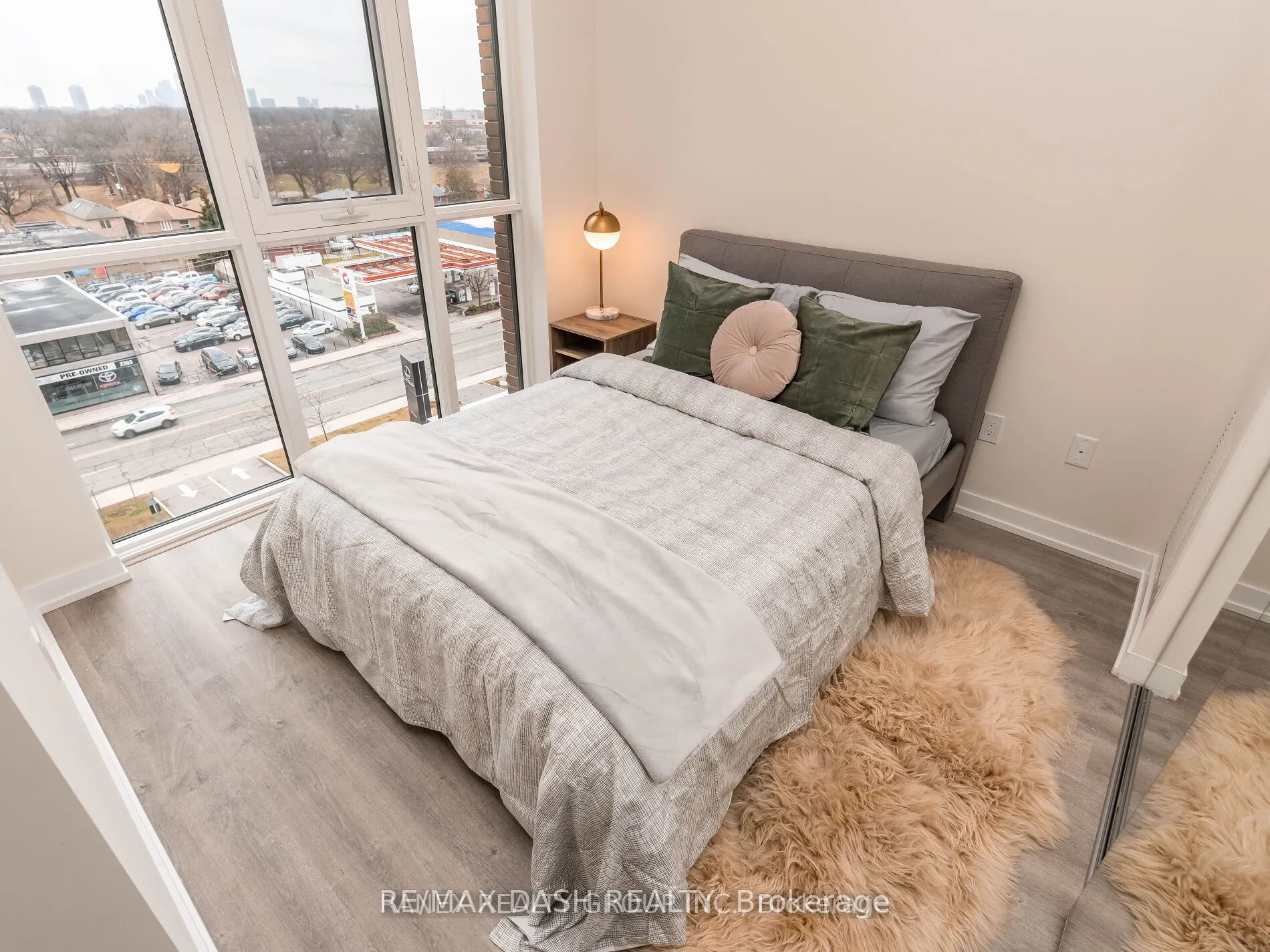 2300 St Clair Avenue W, #723