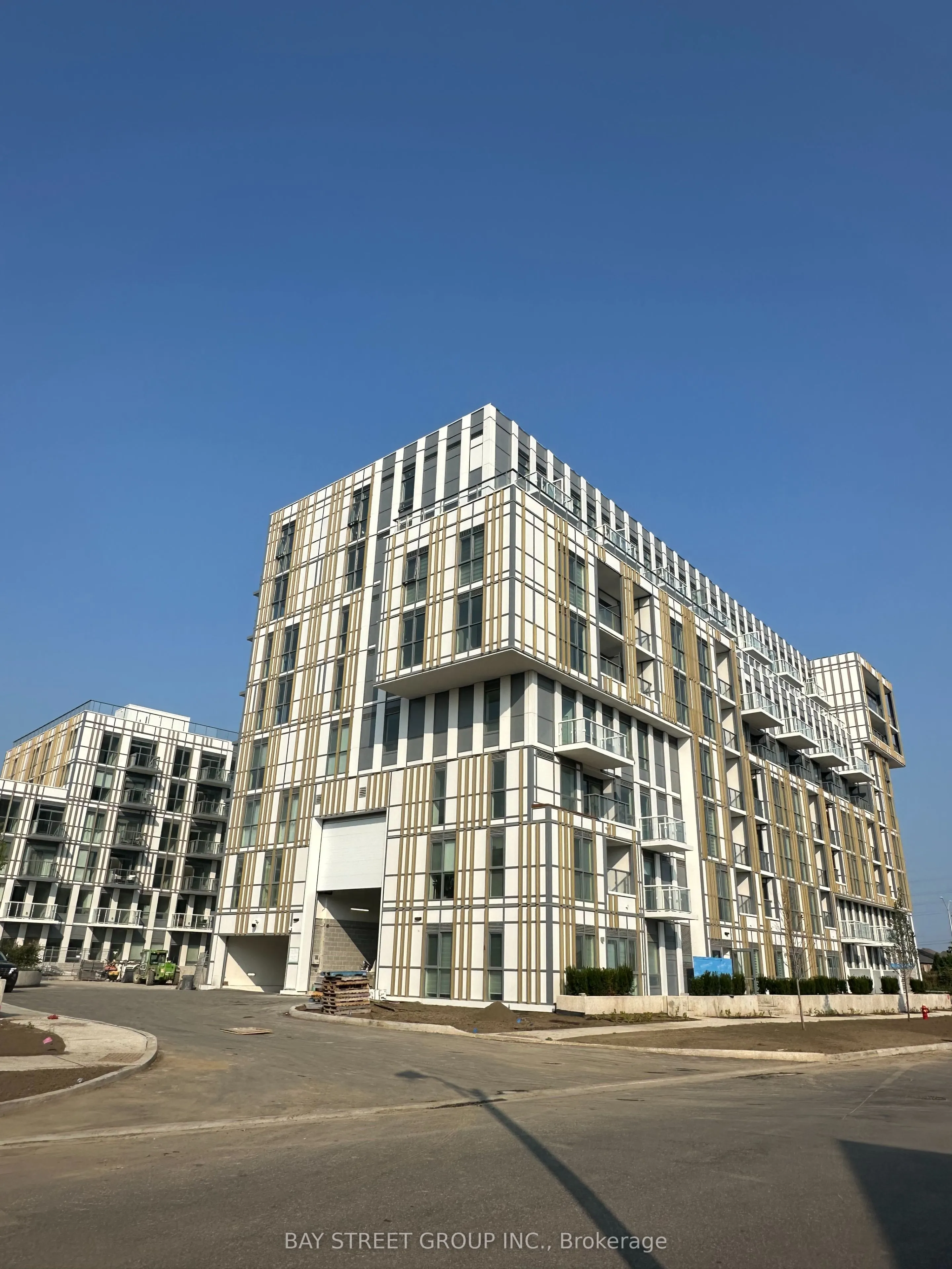 1005 Dundas Street E, #824
