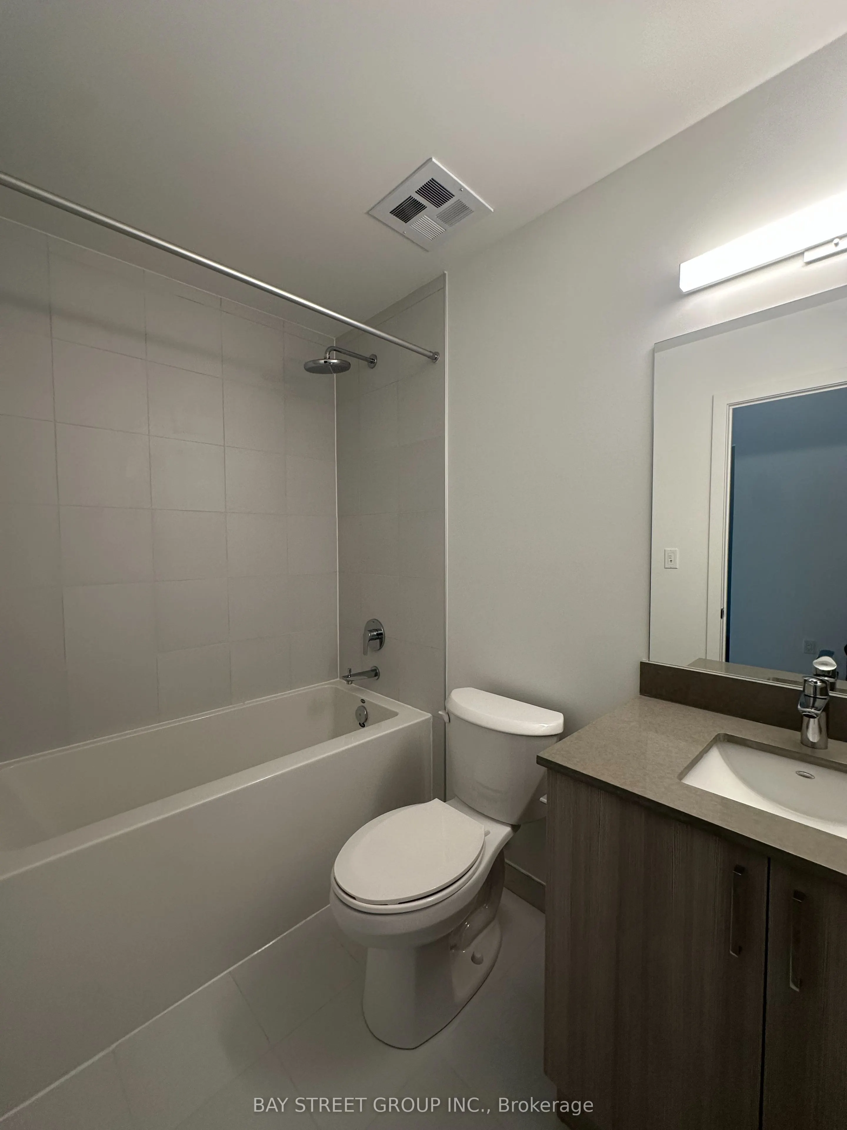 1005 Dundas Street E, #824